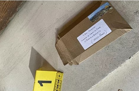 El paquete con explosivos recibido en la Embajada de Ucrania en Madrid.
