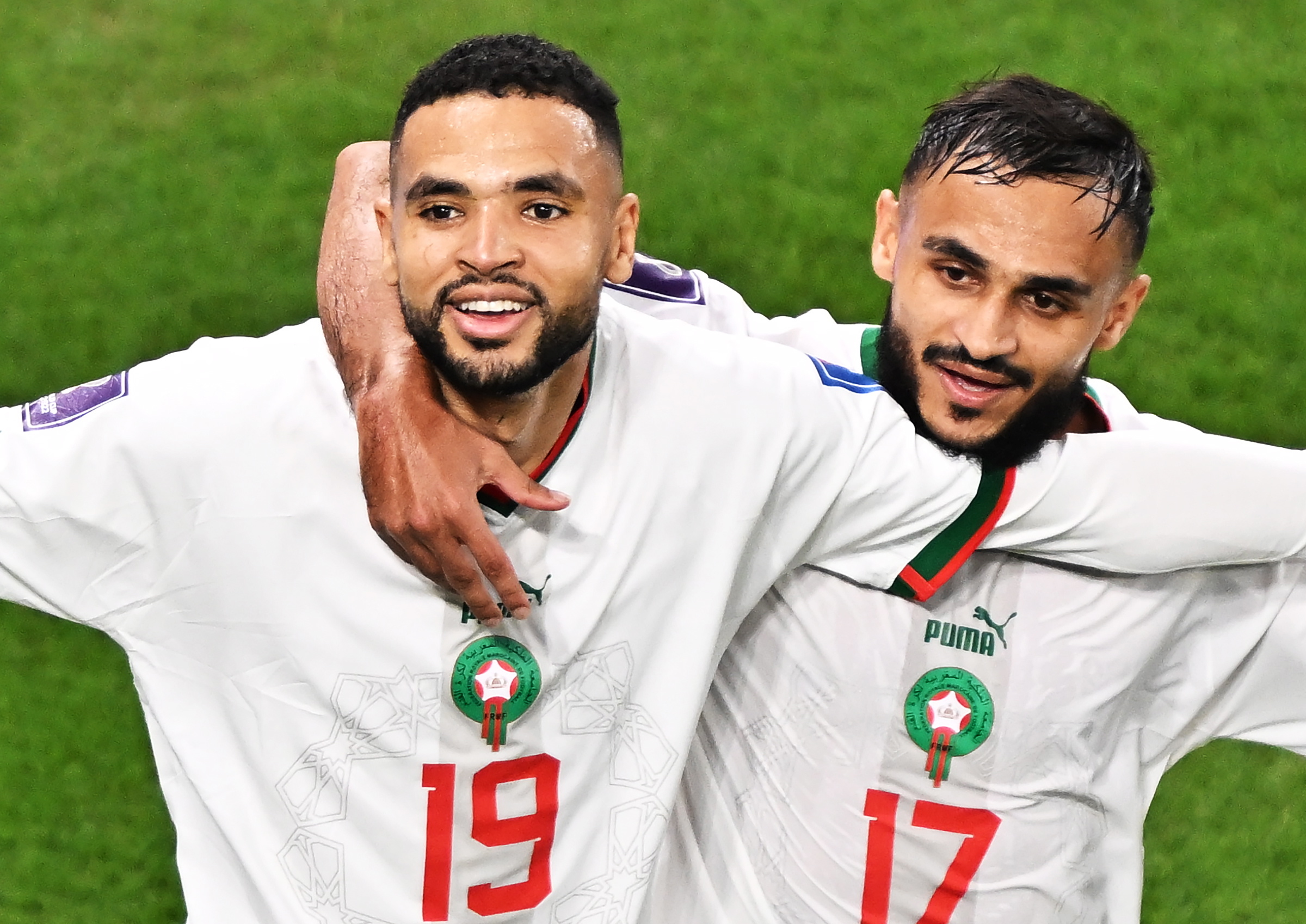 En-Nesyri y Boufal celebran la victoria de Marruecos.