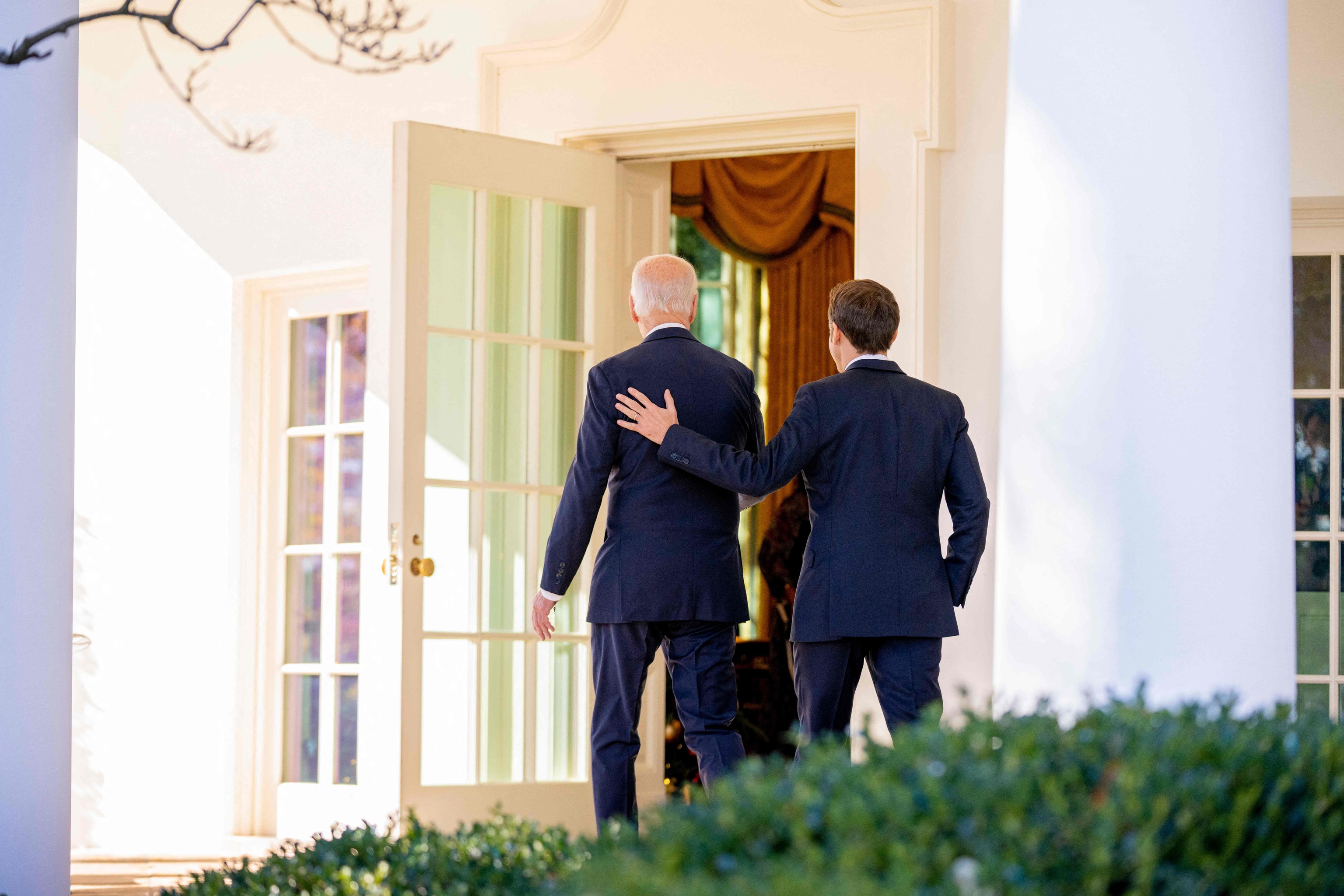 Emmanuel Macron, junto a Biden en la Casa Blanca.