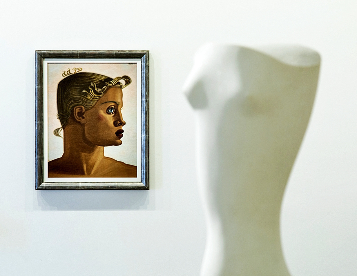 'Oro (retrato bidimensional)' (1951) de Maruja Mallo frente al 'Torso' (1939) de Eudald Serra.