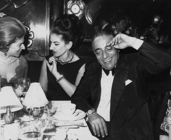 Aristteles Onassis y Maria Callas, en un restaurante de Pars en 1965.