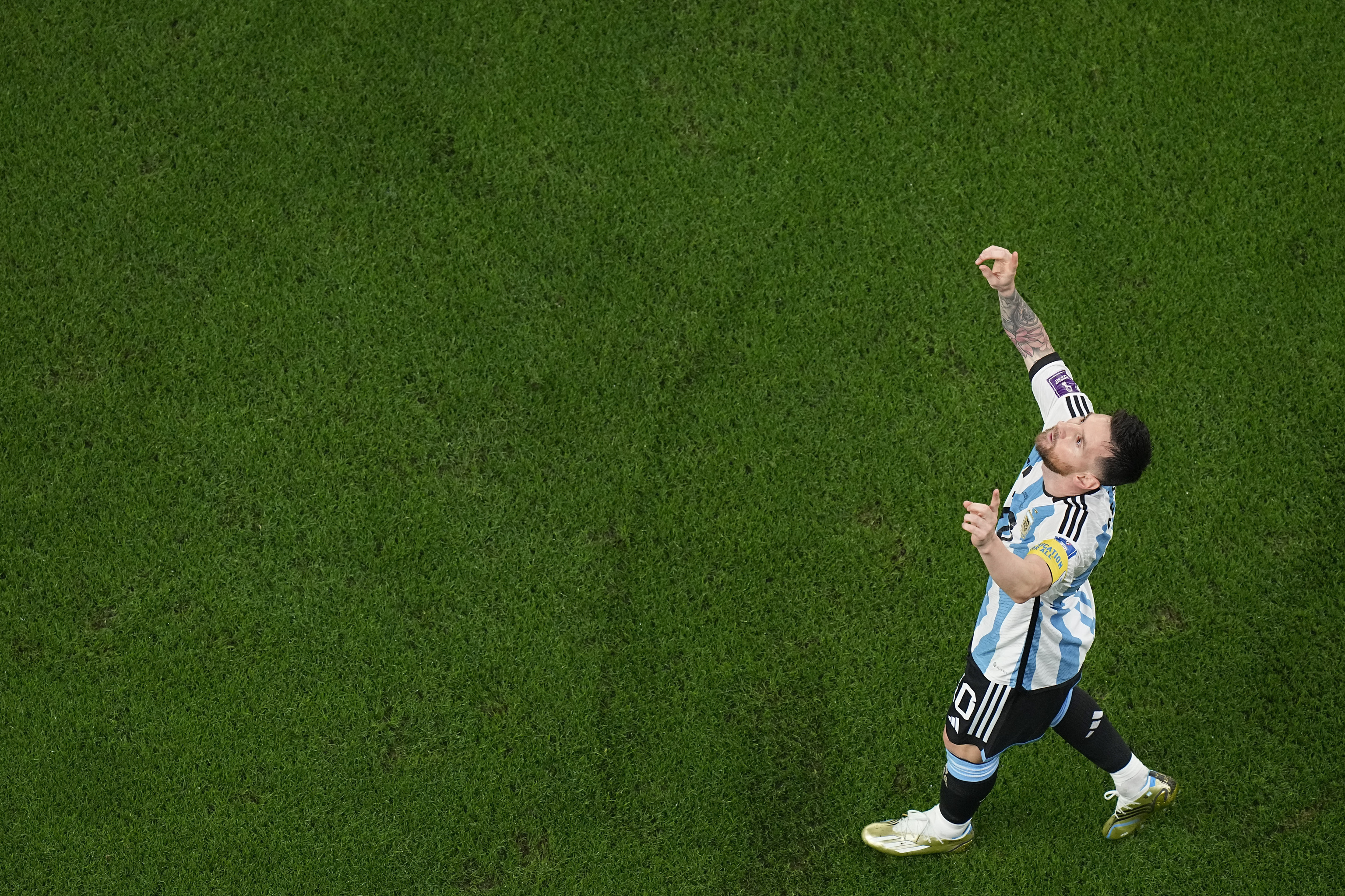 Messi celebra su gol a Australia.