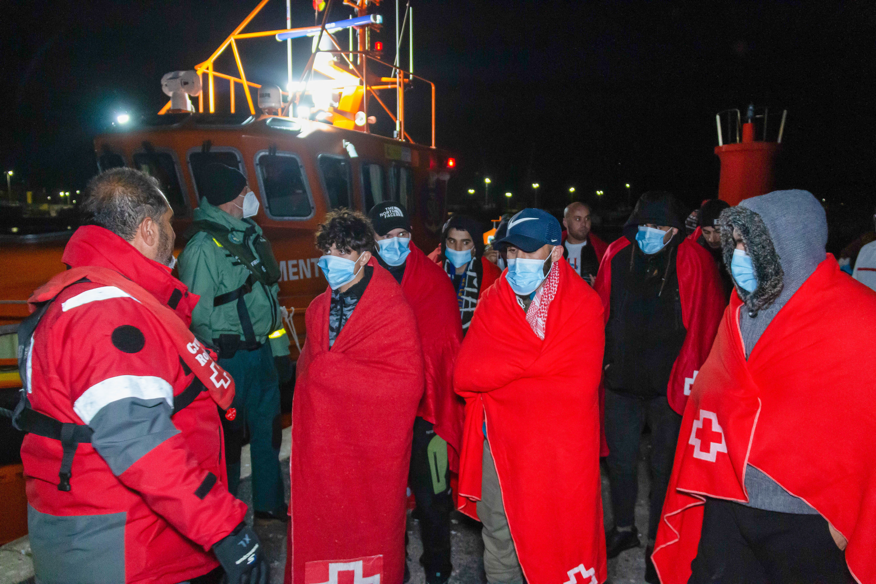 Varios migrantes son rescatados en la costa granadina