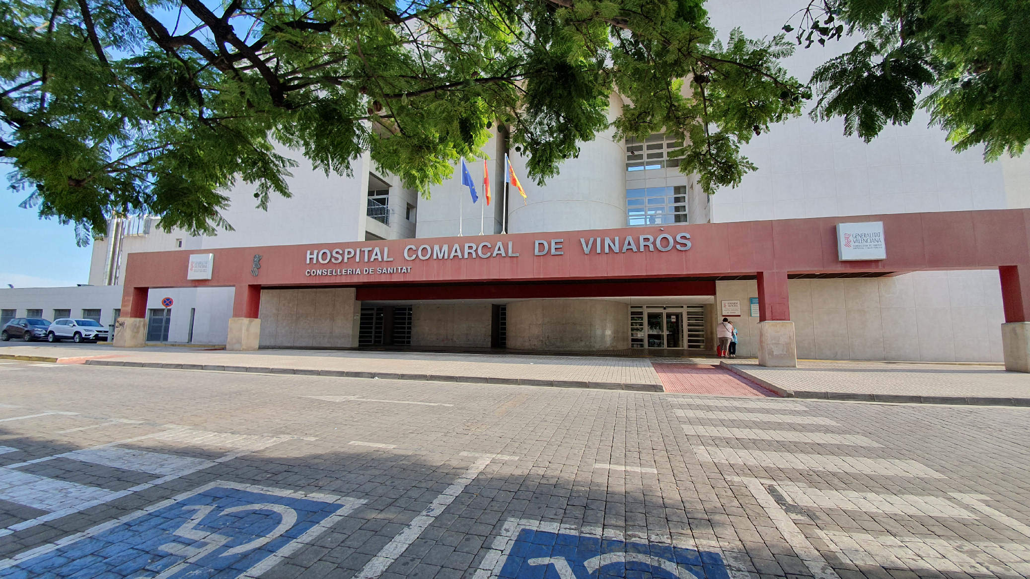 Fachada del hospital comarcal de Vinars, un edificio sanitario con carencias y falta de personal.