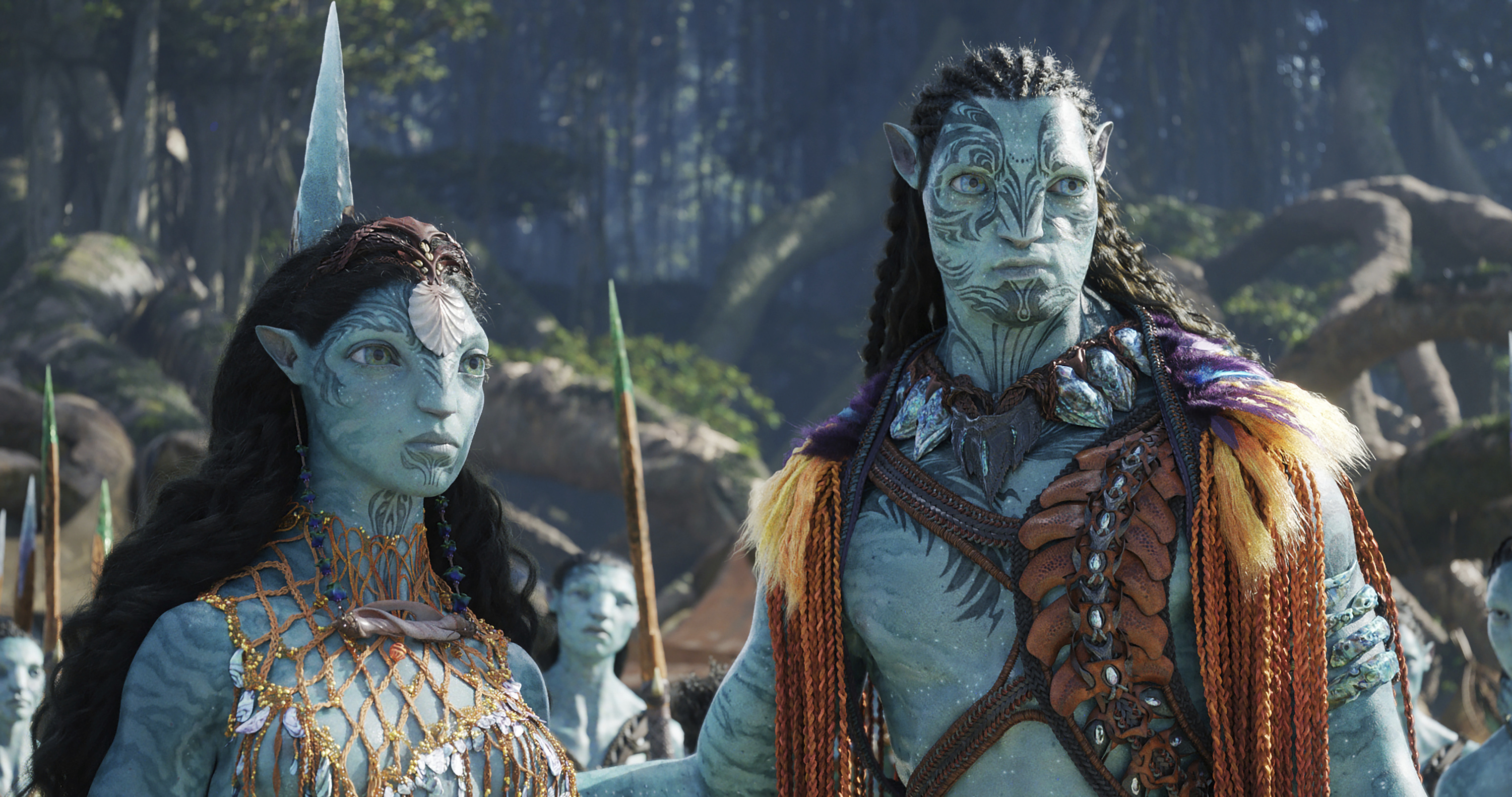 Una imagen de 'Avatar: El sentido del agua'. A la izquierda el personaje de Kate Winslet.