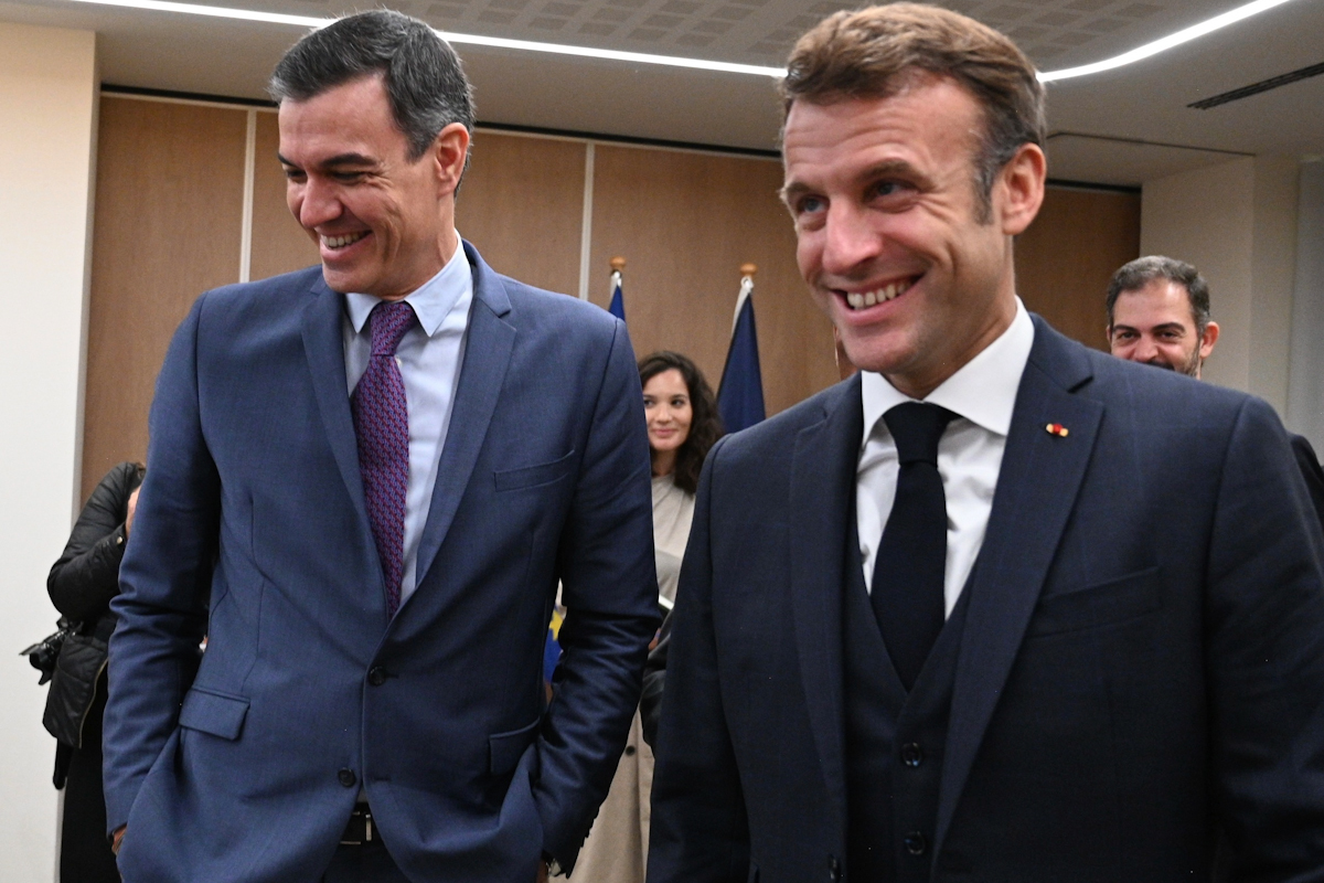 El presidente del Gobierno, Pedro Sánchez, y el presidente francés, Emmanuel Macron, el pasado 24 de octubre en Bruselas