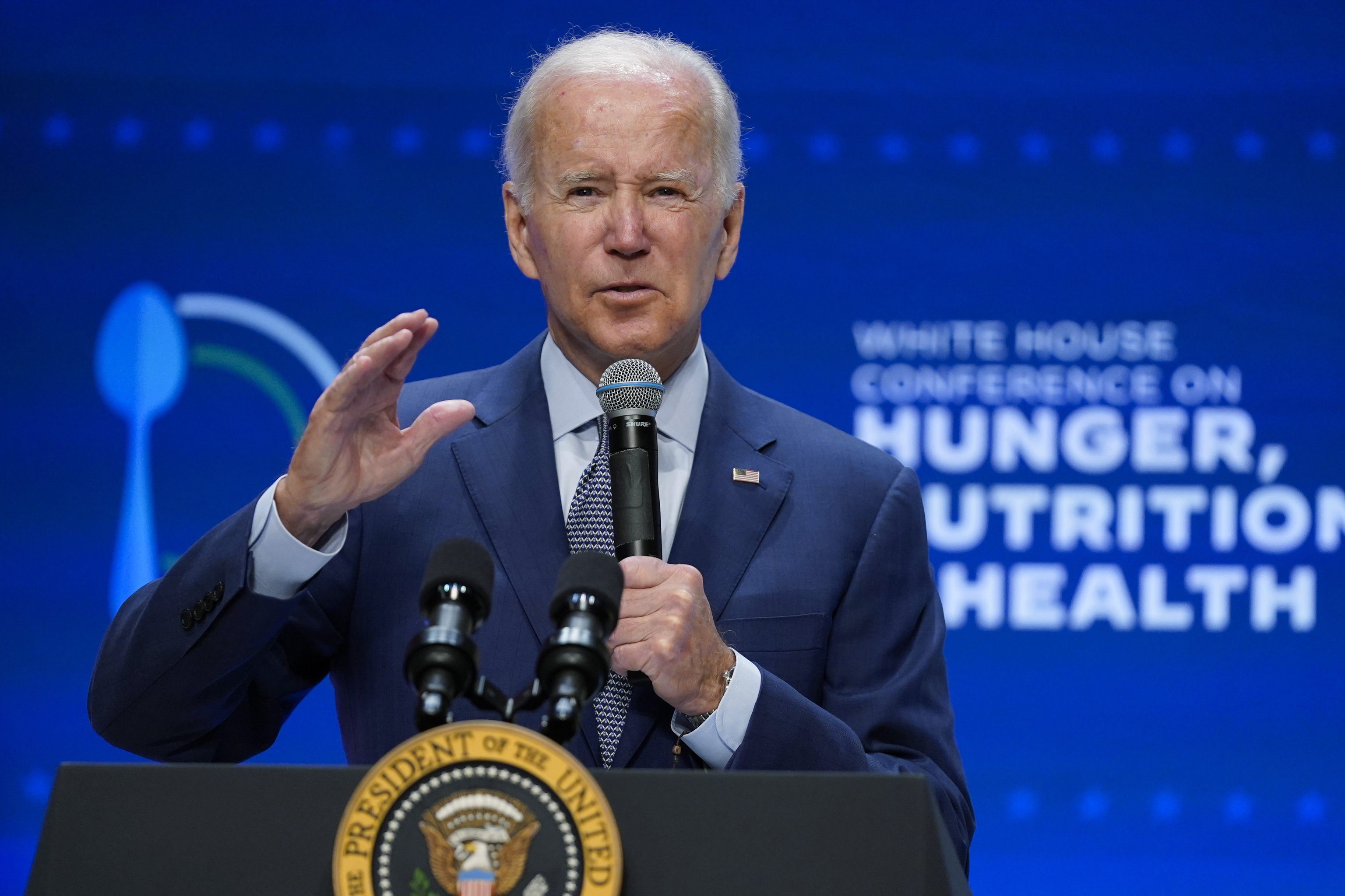 «Podemos hacerlo de nuevo»: Biden promete otra vez prohibir los fusiles de asalto en EEUU
