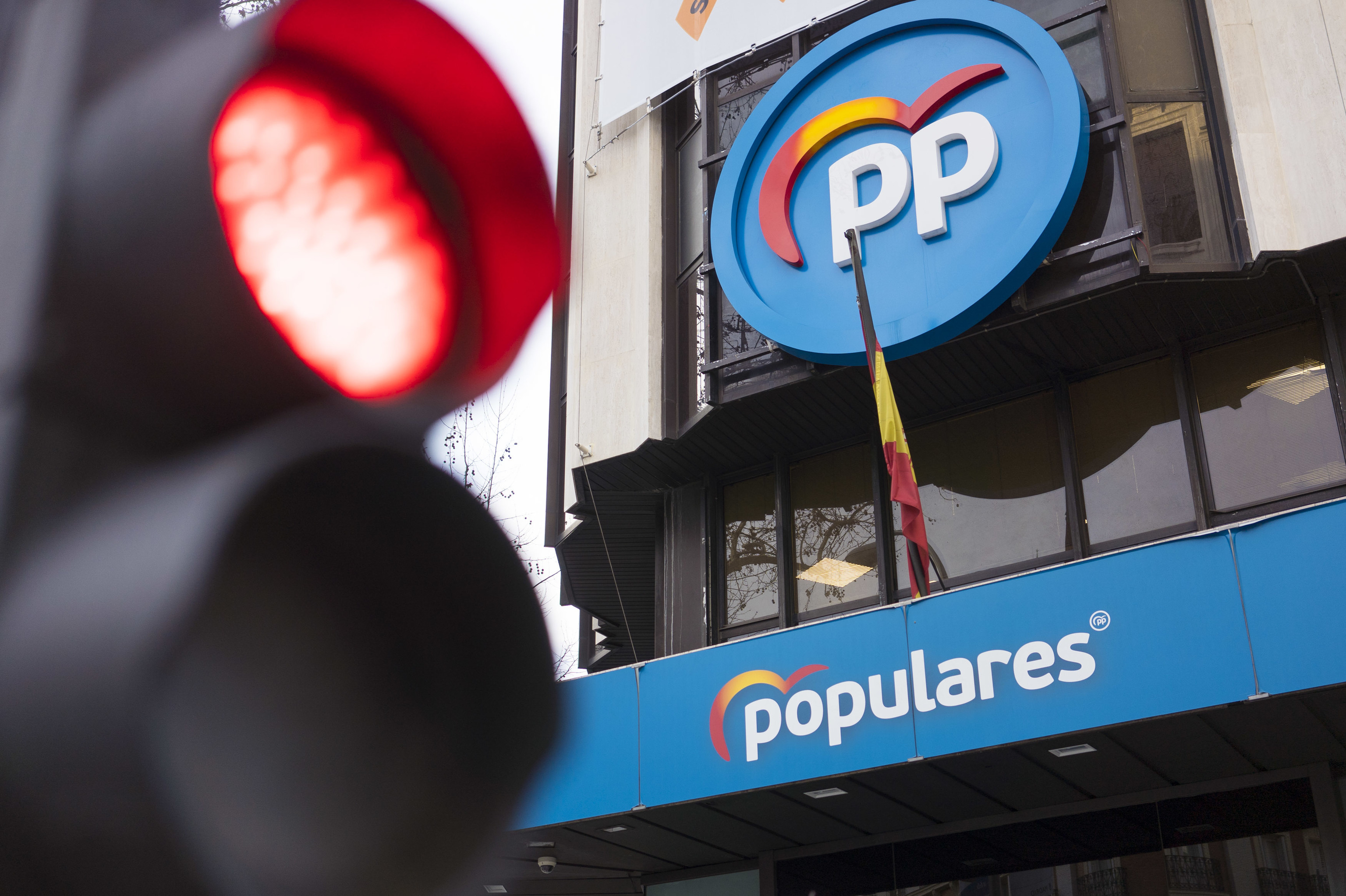 El antiguo logo del PP, que se puede ver aún en la sede de la calle Génova.