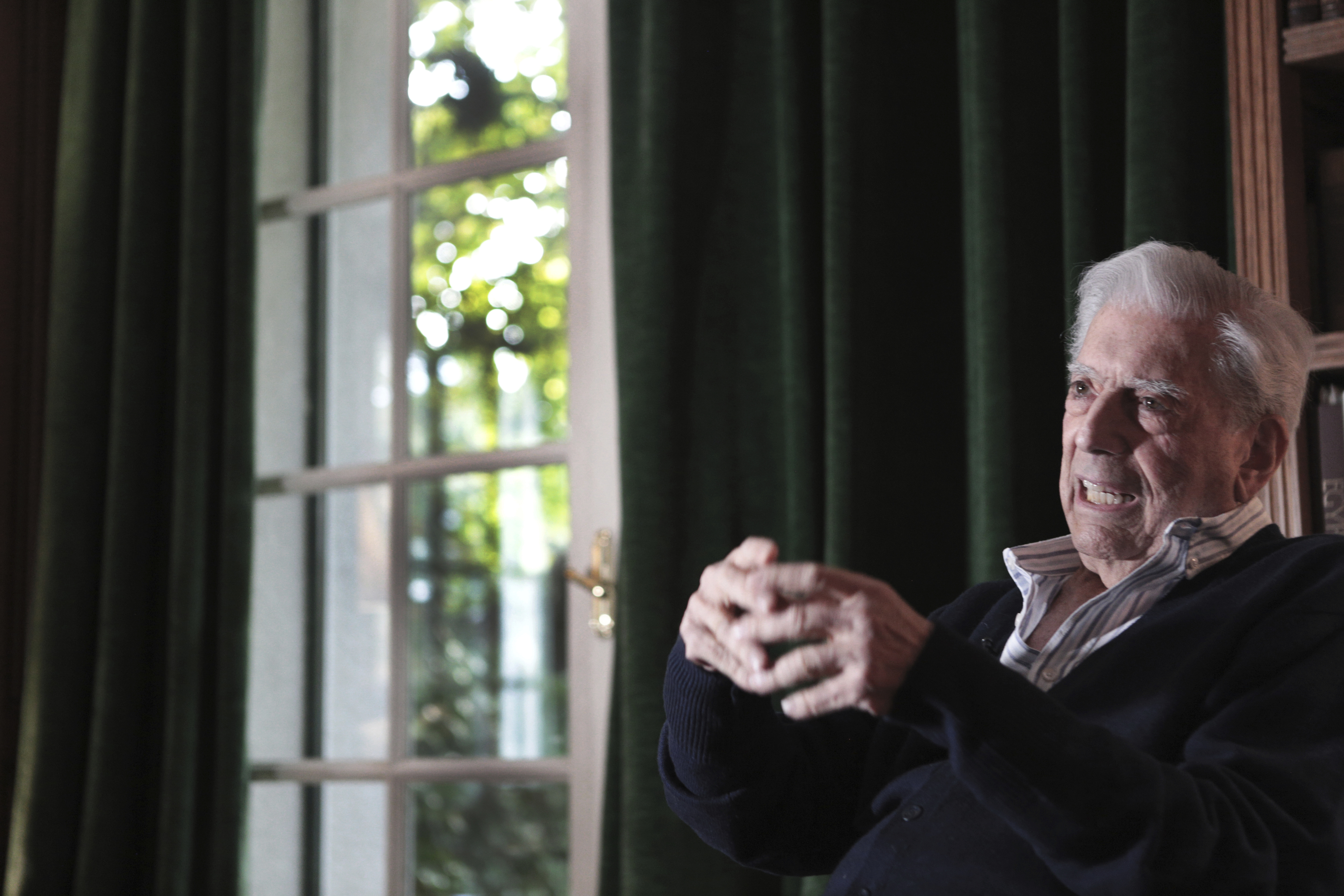 Vargas Llosa celebra el fracaso del autogolpe de Castillo: «Felicito a los militares peruanos»