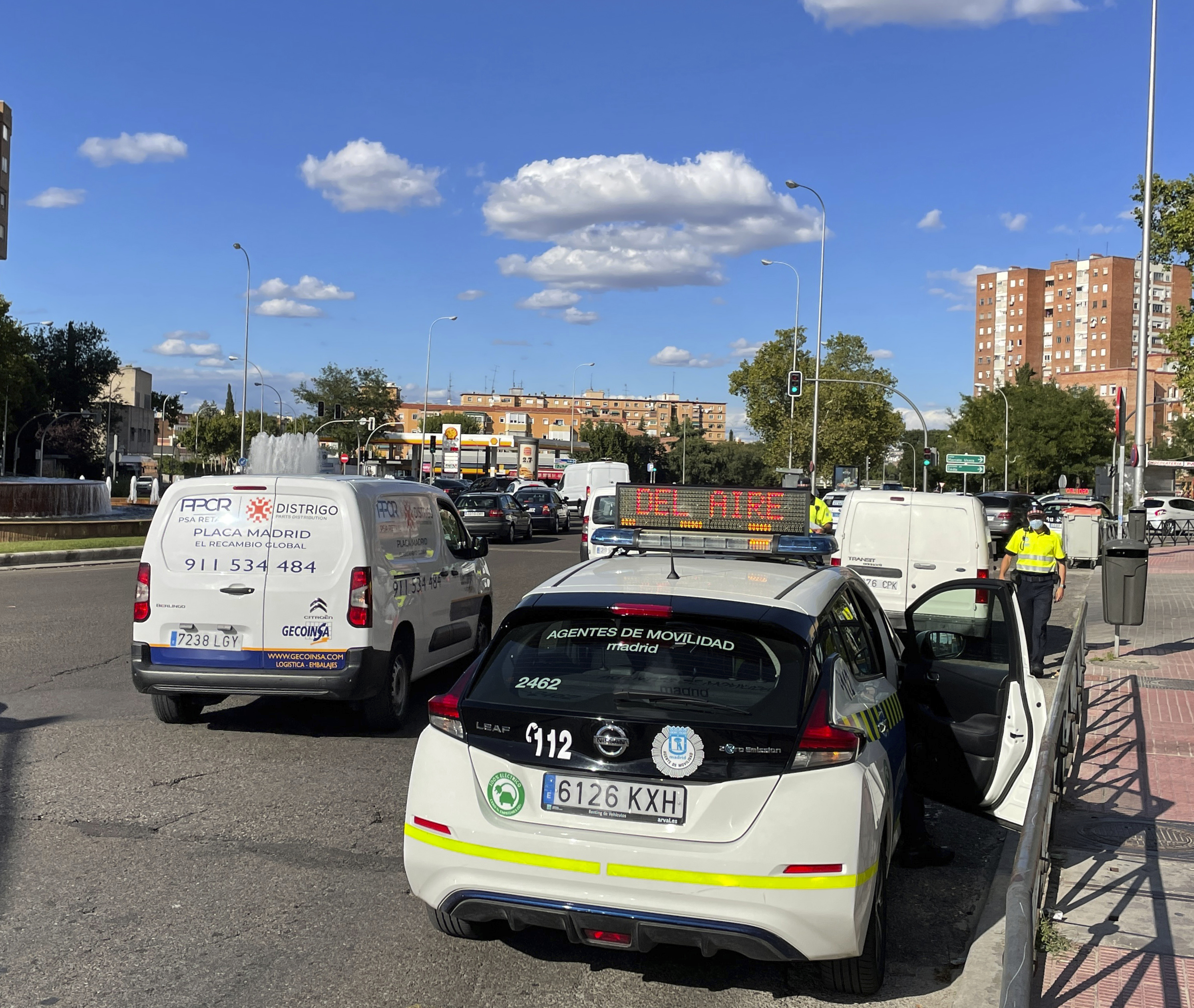 Control de la Polica de Madrid para revisar las etiquetas ambientales de los vehculos.