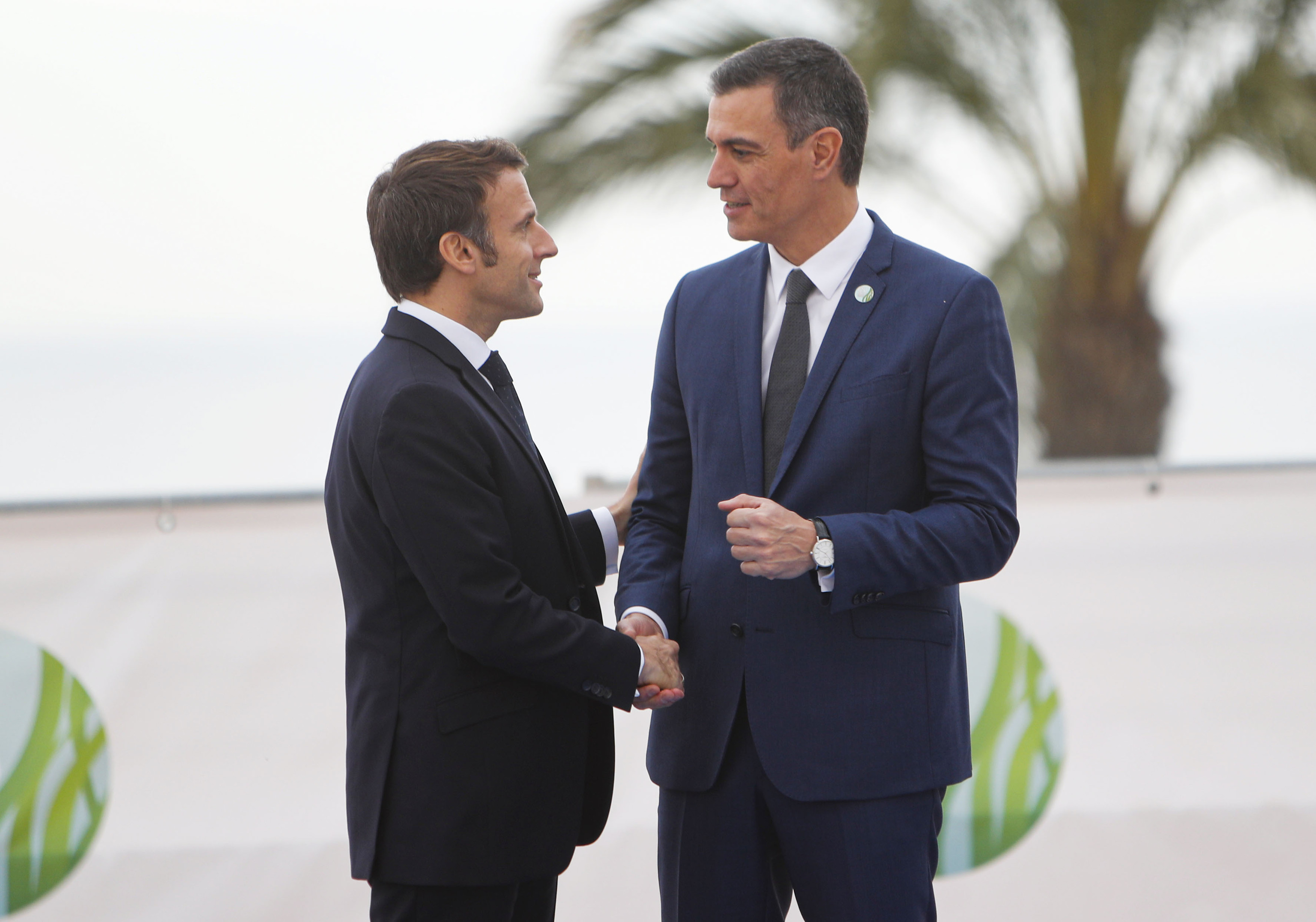 El presidente francés, Emmanuel Macron y el presidente del Gobierno, Pedro Sánchez, este viernes en Alicante