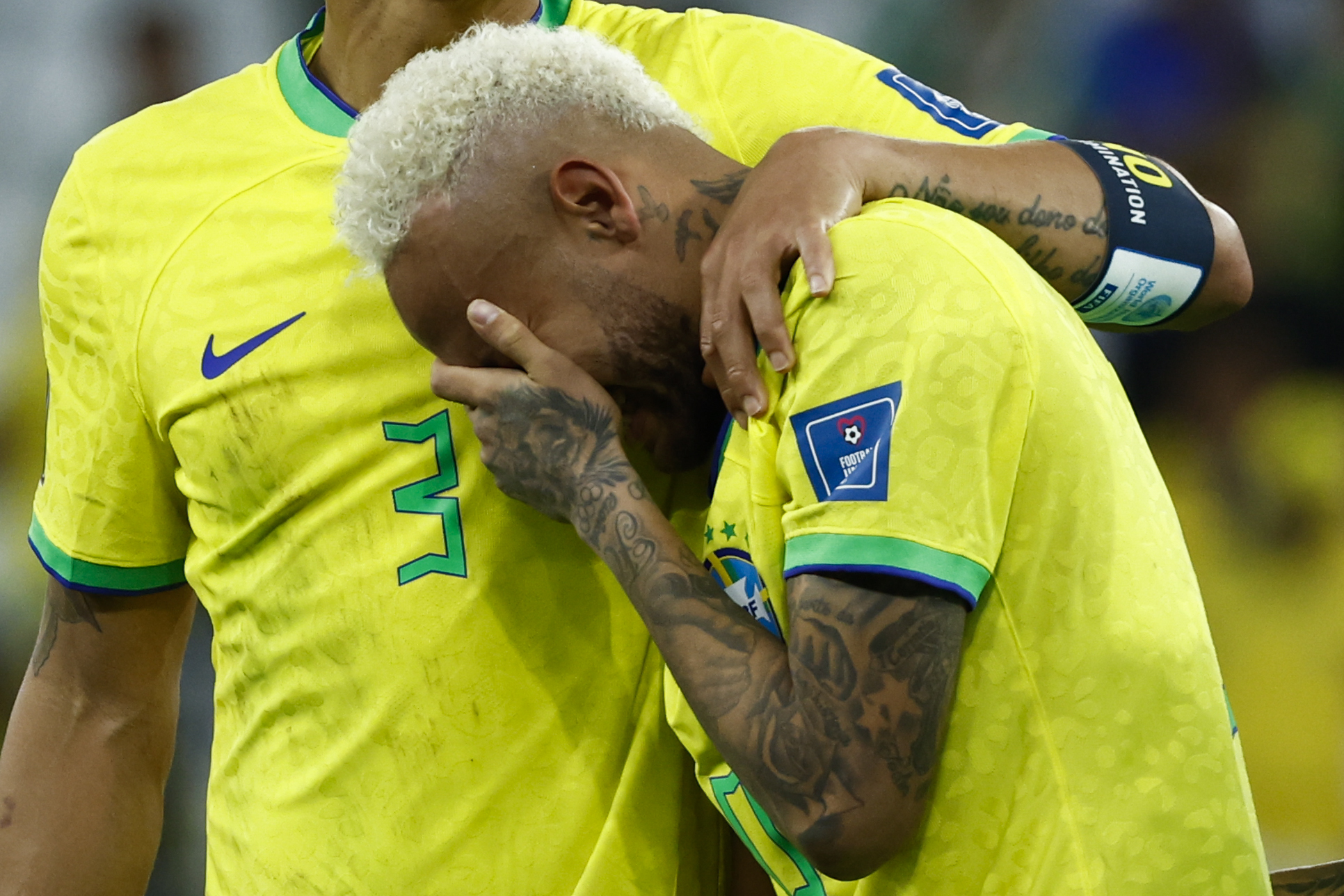 Neymar llora tras el partido.