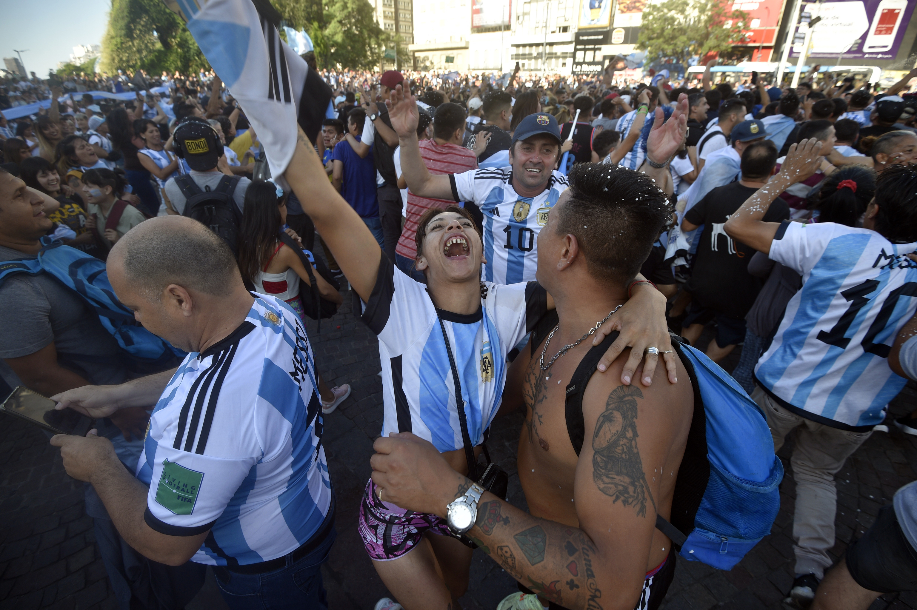 Aficionados argentinos celebran la victoria desde Buenos Aires