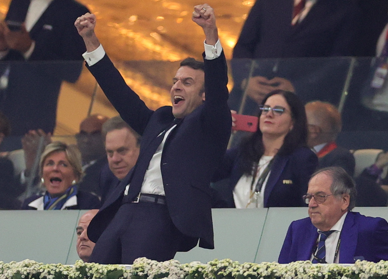 El presidente de Francia, Emmanuel Macron, tras la victoria de Francia en Qatar.