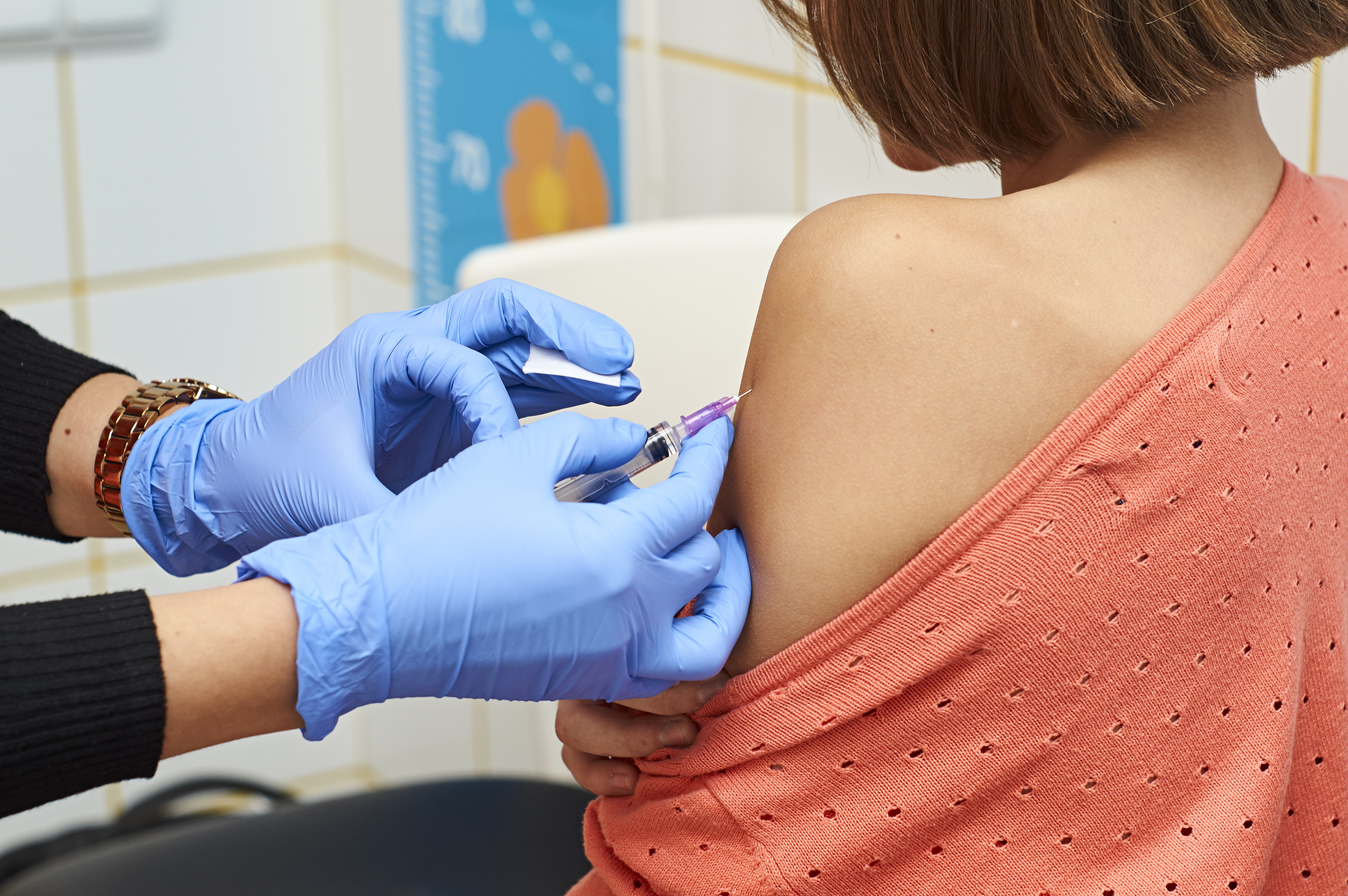 La vacunacin del VPH ser tanto para nios como para nias.