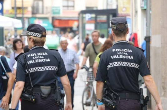 Dos policas locales de Valencia.