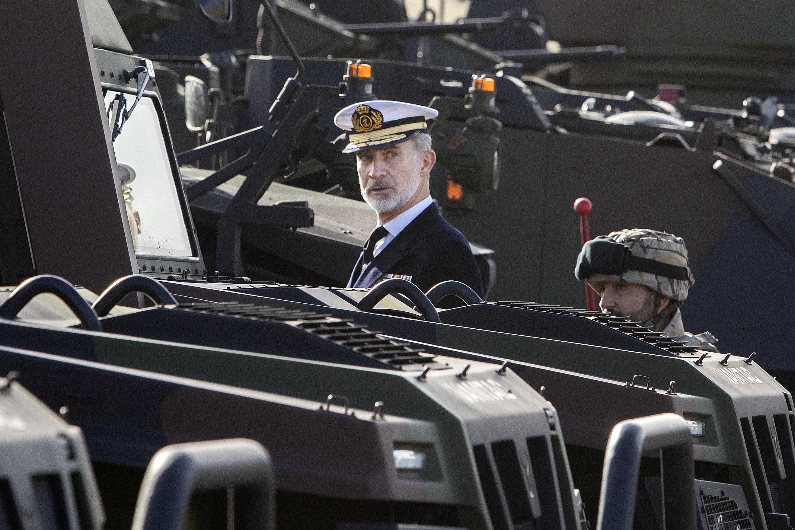 Felipe VI, durante su visita a las instalaciones de la Marina en Cdiz.