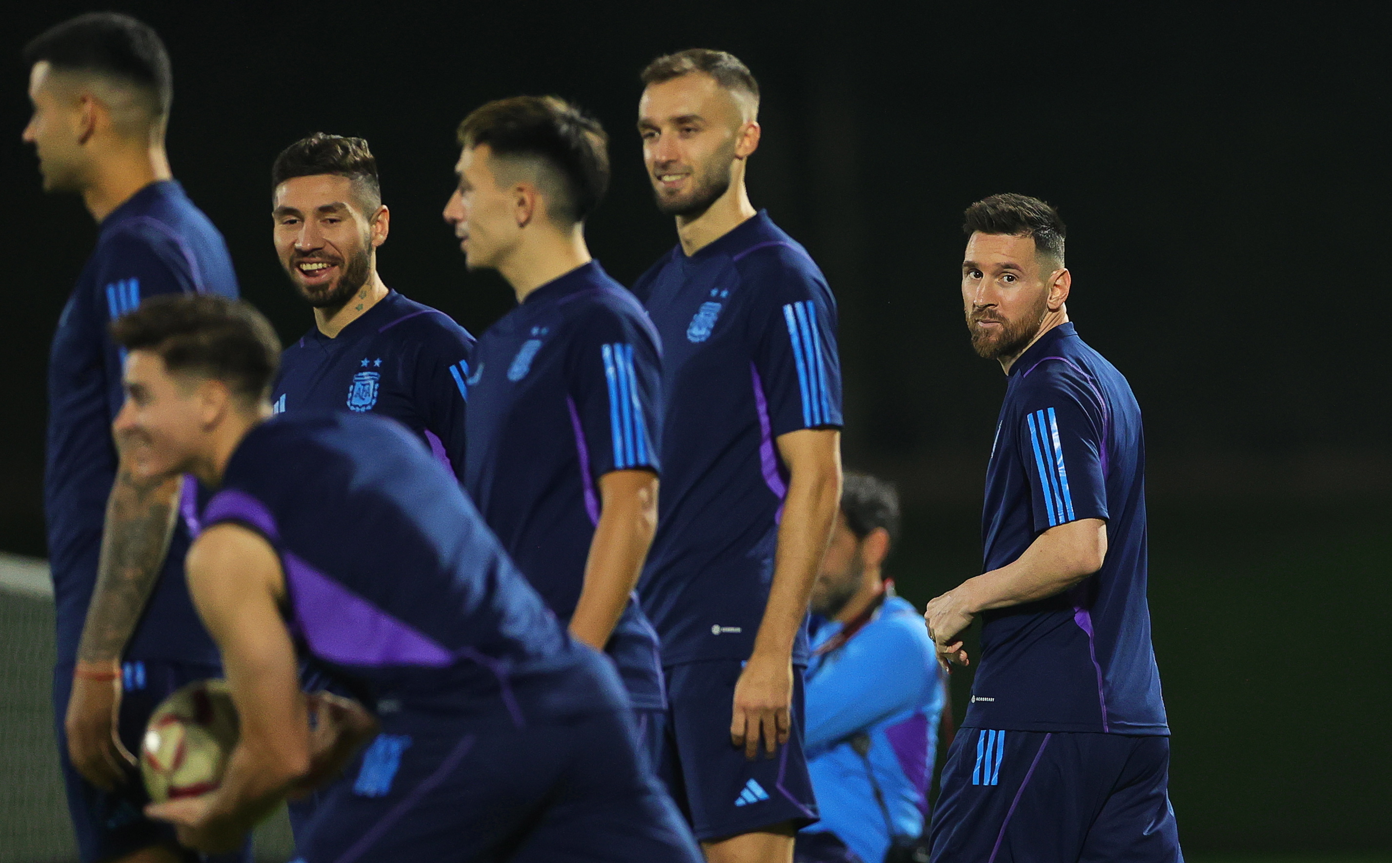 Messi, junto a sus compañeros, durante un entrenamiento de Argentina.
