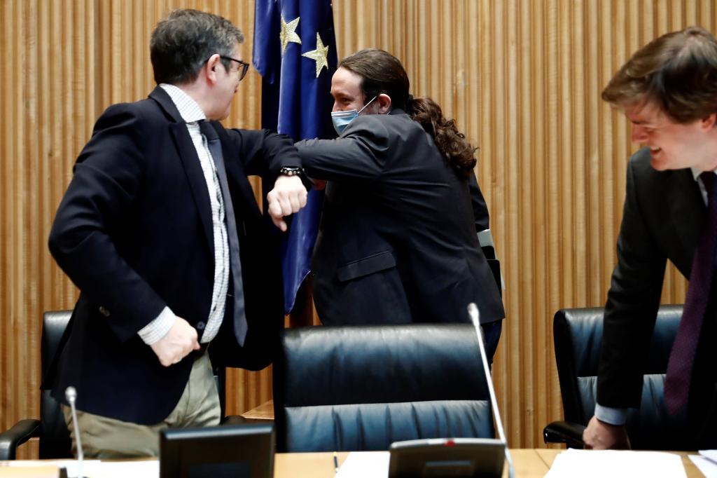 Patxi Lpez saluda en 2020 al entonces vicepresidente del Gobierno Pablo Iglesias.
