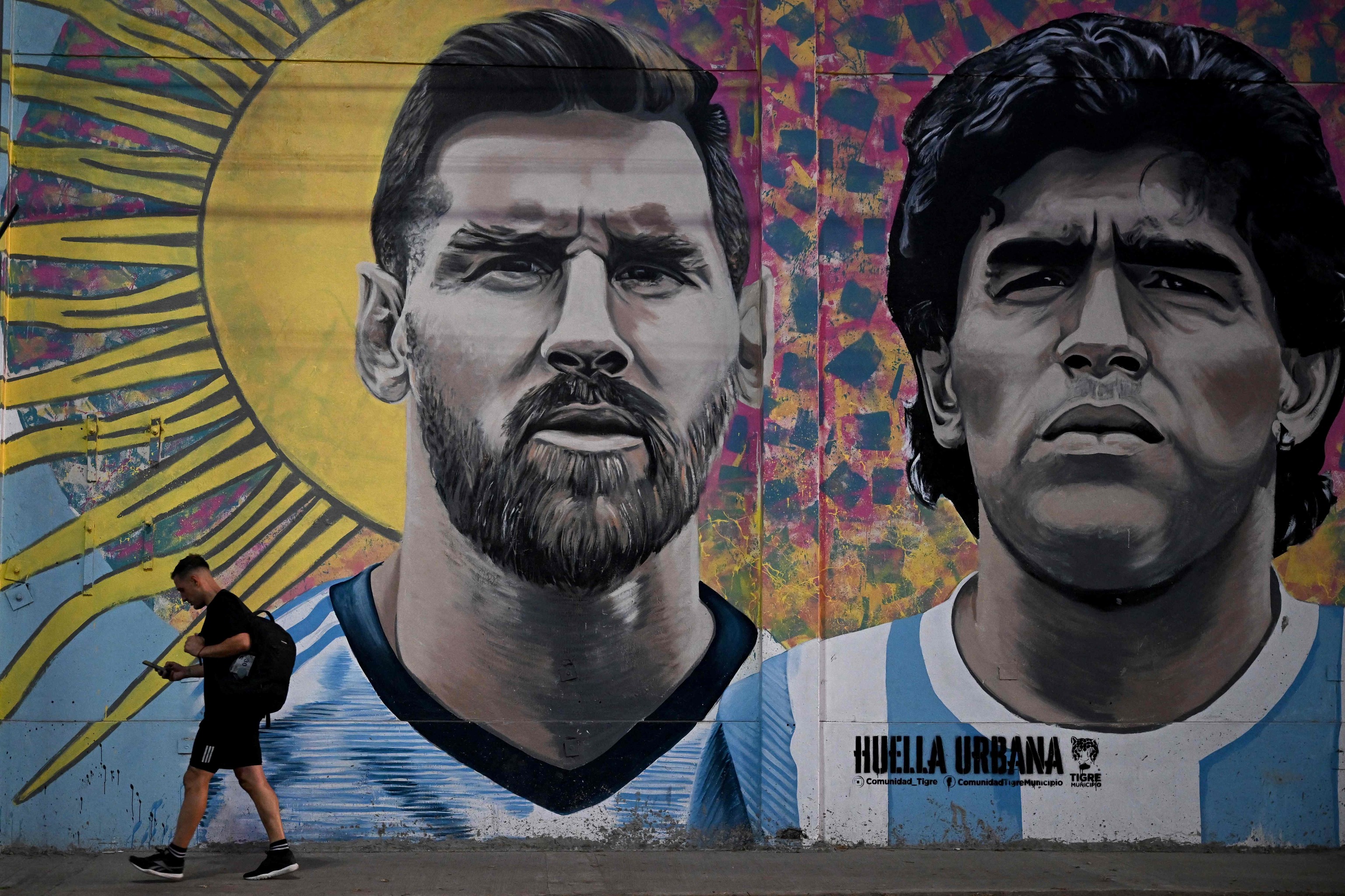 Un mural de Messi y Maradona  en Buenos Aires.