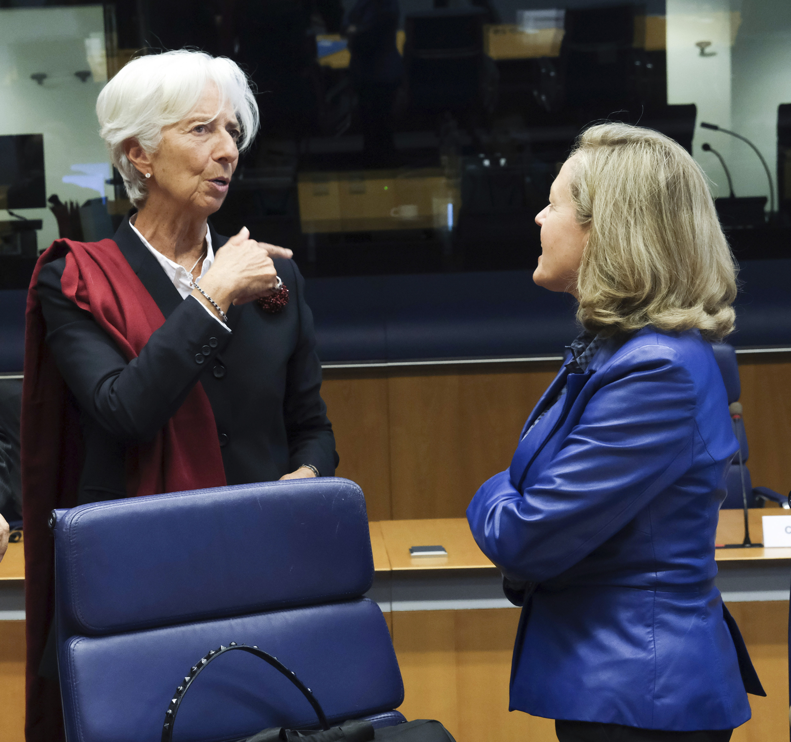 La presidenta del BCE, Christine Lagarde, y la vicepresidenta primera, Nadia Calviño, en la reunión de octubre del Eurogrupo