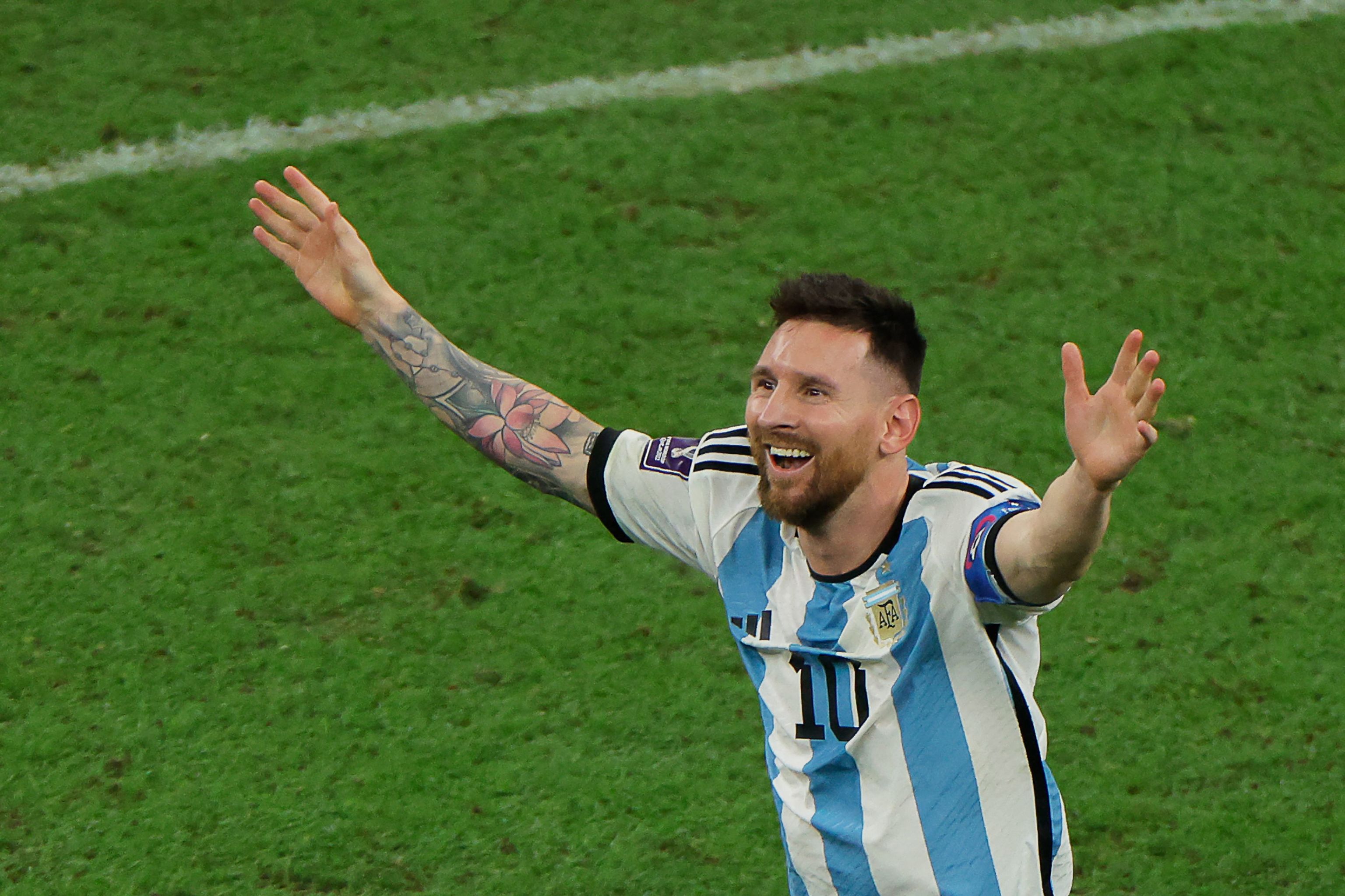Messi está celebrando el Mundial de Argentina.