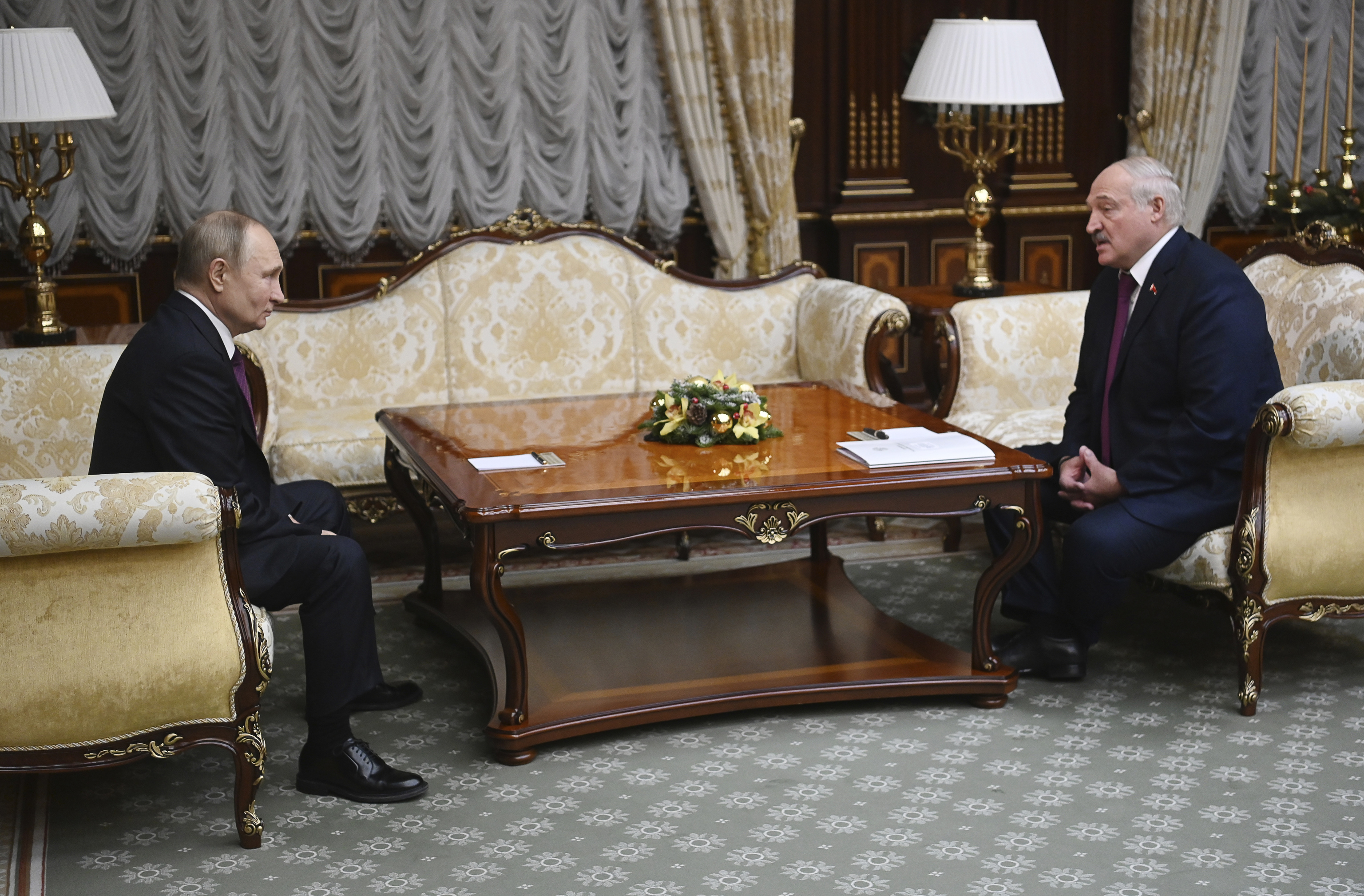 Vladimir Putin y Alexander Lukashenko este lunes en Minsk.