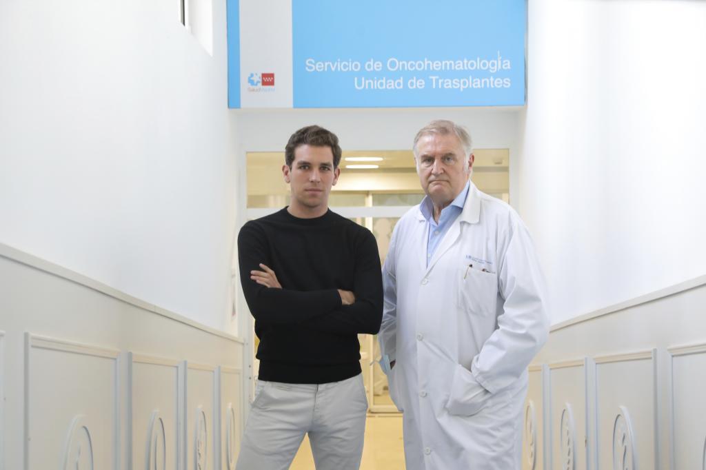 El torero Gins Marn y el doctor Luis Madero, en el hospital Nio Jess