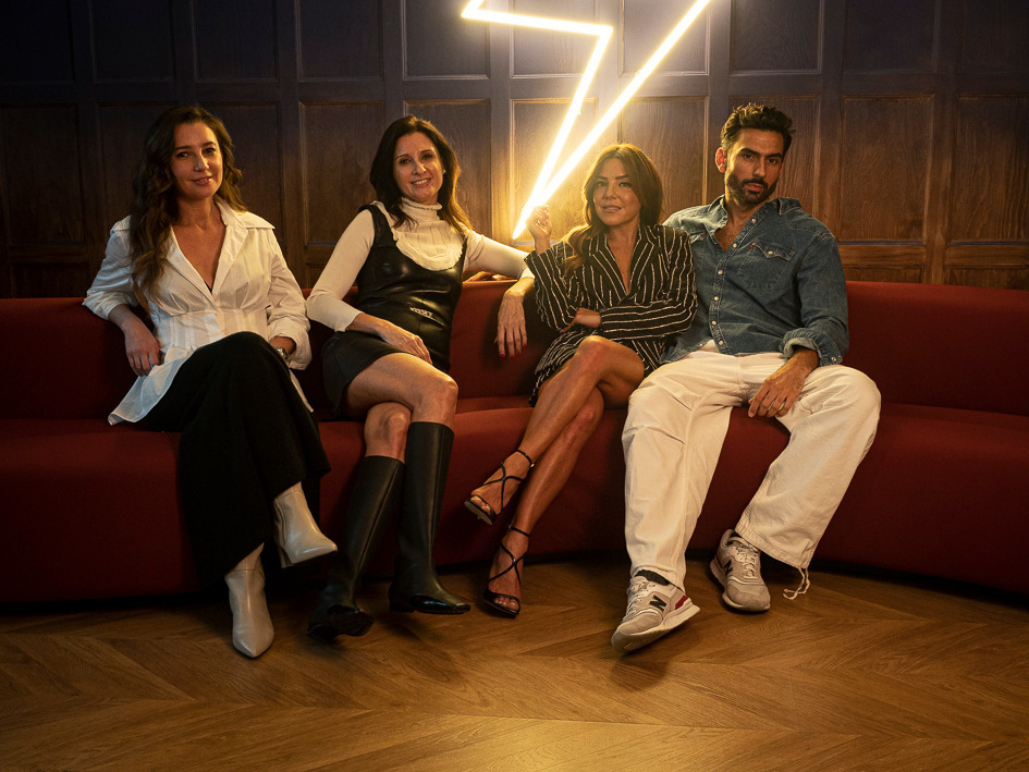 De izquierda a derecha, fotografiados en The Social Hub (Madrid), Monique Briones (La Paisajista); Machi Martín (Machi & The Jets), la influencer Paula Ordovás, e Iván Gómez (One-Off Artists).