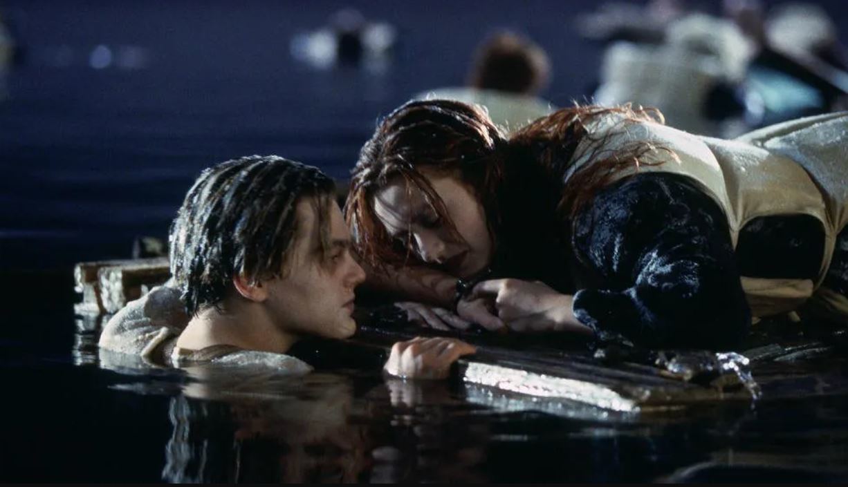 Leonardo DiCaprio (Jack) y Kate Winslet (Rose) en la icnica escena de Titanic.