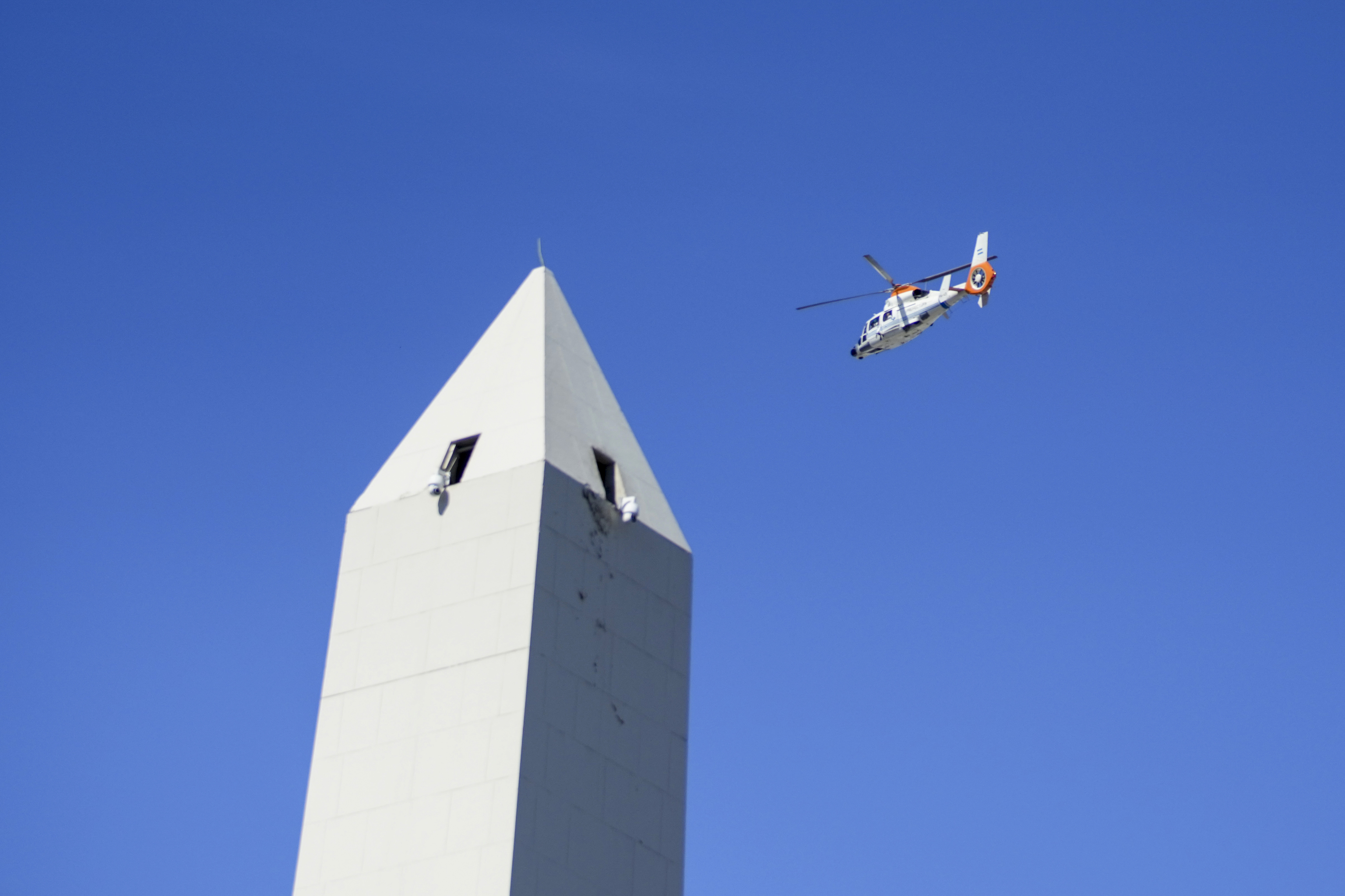 Helicóptero con jugadores de la selección argentina sobrevolando el Obelisco.