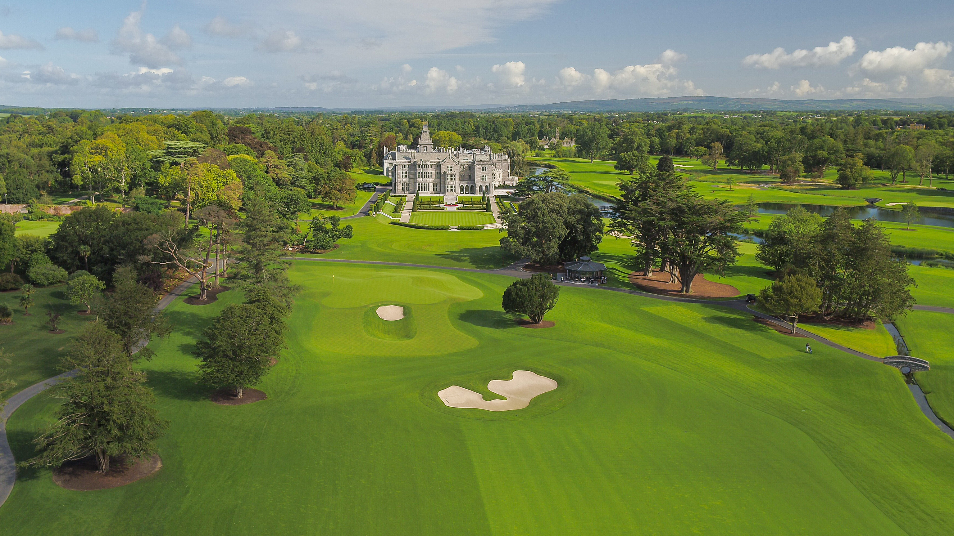 Image of the castle with the golf course of Adare Manor.
