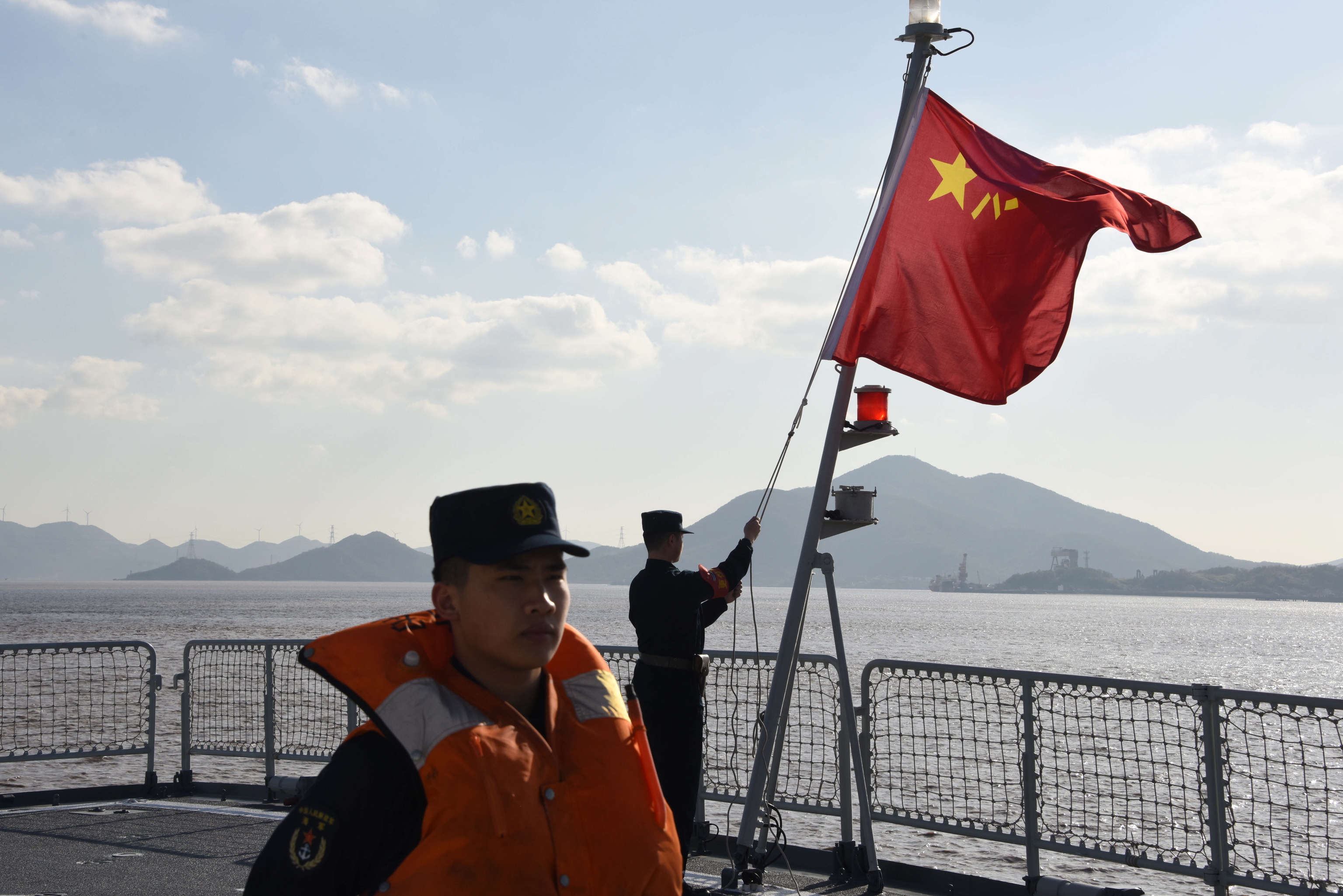Navío chino participa en los ejercicios cerca de Zhoushan.