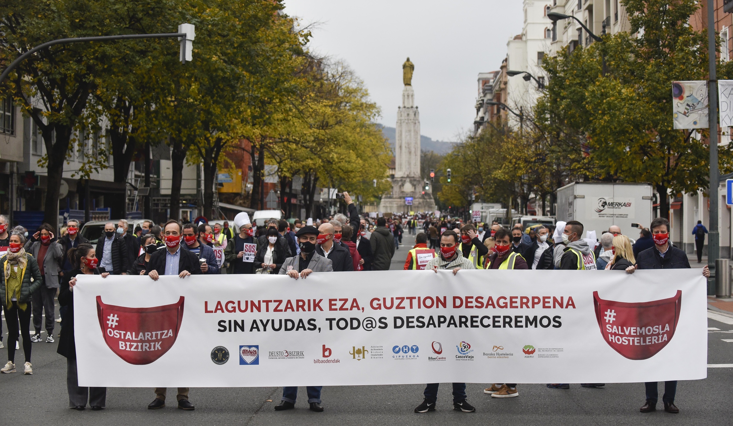 Representantes de los sectores de la hostelera vasca participan en una manifestacin celebrada en noviembre de 2020 en Bilbao.