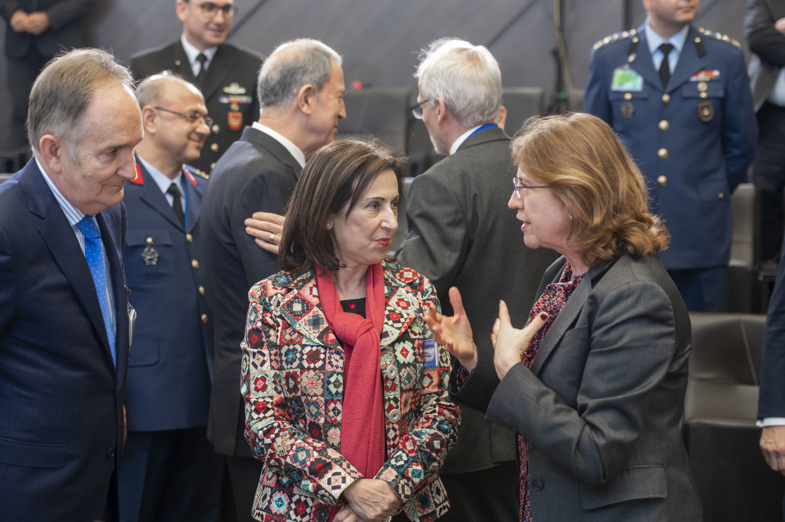 Carmen Romero con Margarita Robles, ministra de Defensa de Espaa.