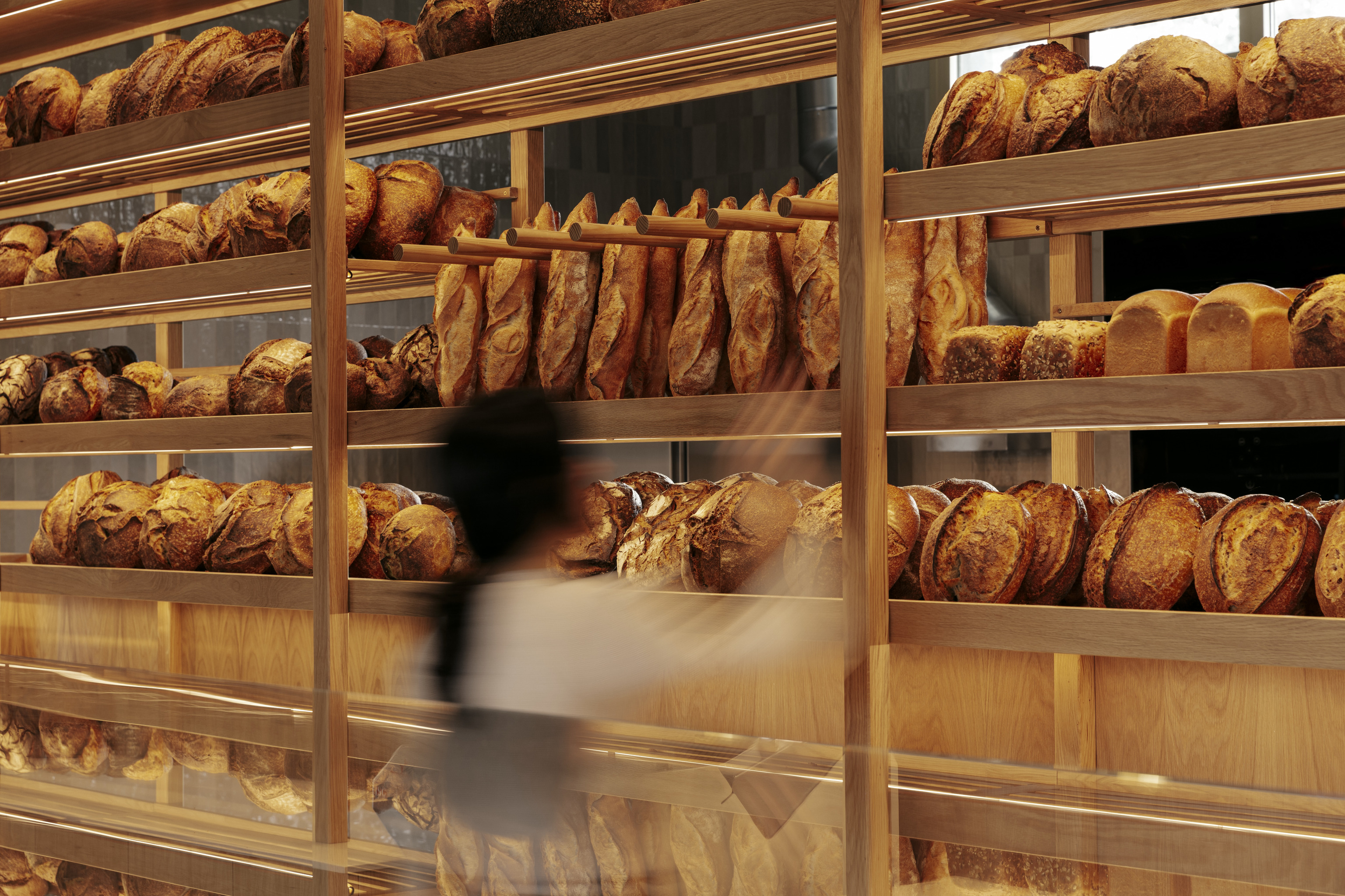 En esta panadería artesanal elaboran una docena de panes con masa madre.