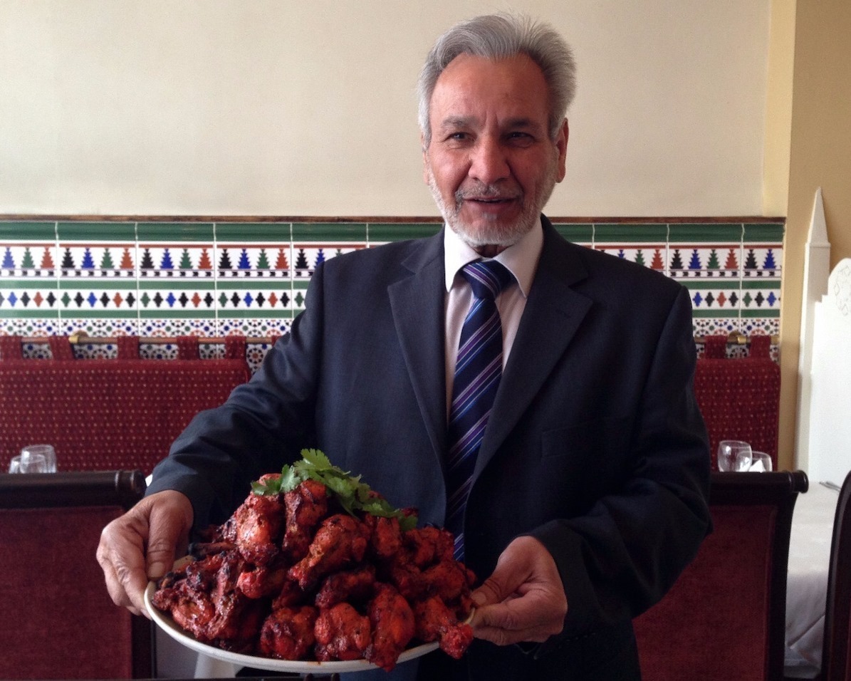 Ahmed Aslam Ali muestar su receta de pollo tikka masala.