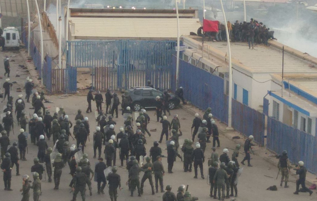 Momento de los incidentes en la valla de Melilla el pasado 24 de junio