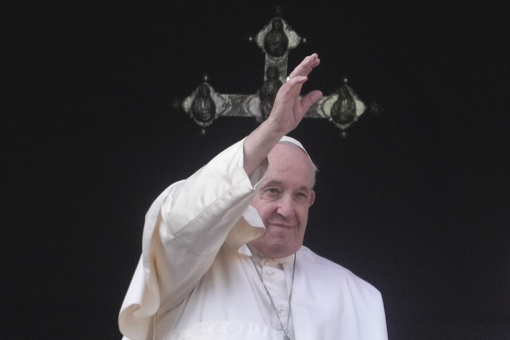 El Papa da la bendicin Urbi et Orbi tras su mensaje de Navidad.