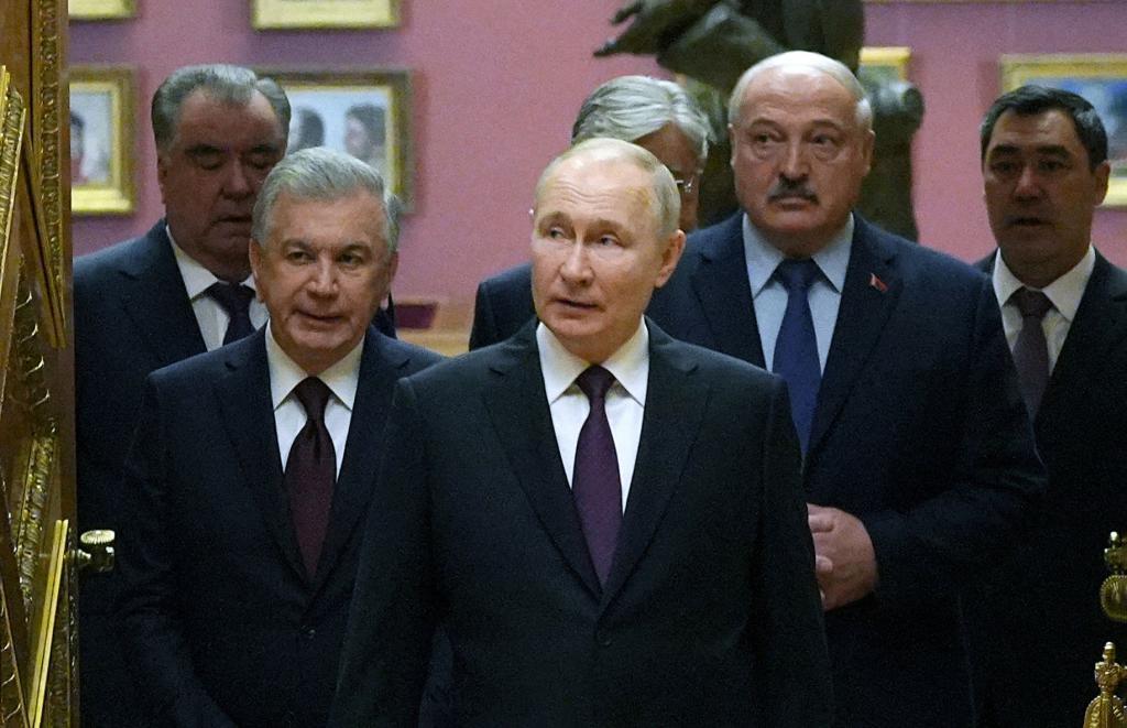 Putin, junto al bielorruso Lukashenko y otros presidentes regionales.