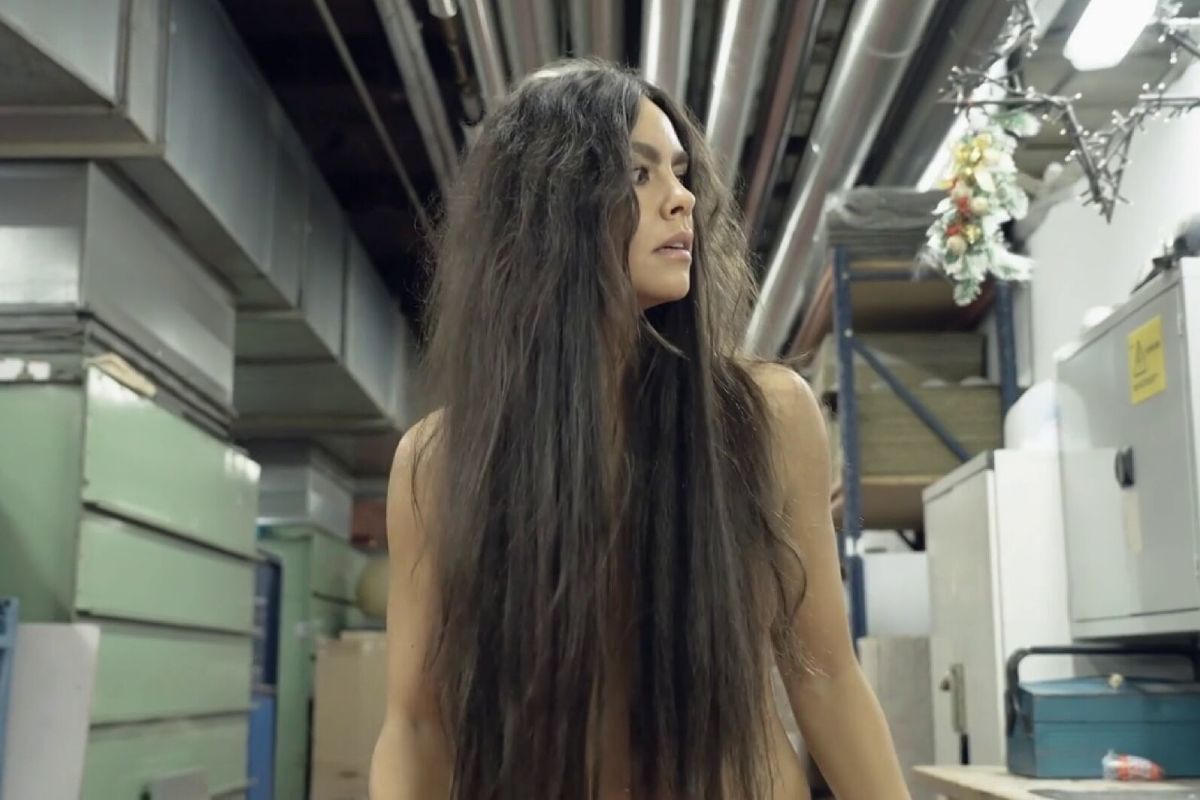Cristina Pedroche se pasea desnuda por los programas de Antena 3 antes de dar las Campanadas