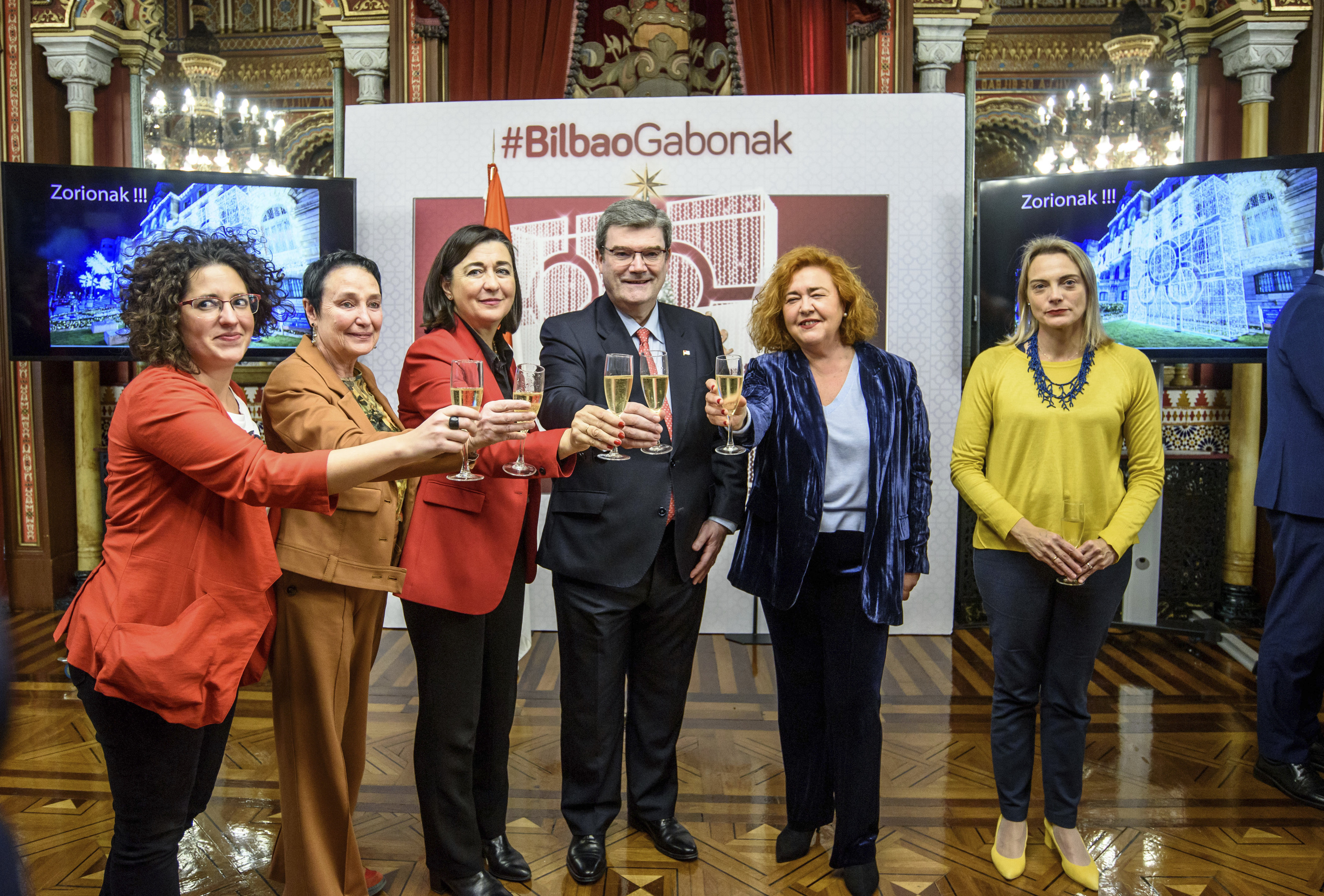 El alcalde de Bilbao y los portavoces municipales brindan por la Navidad salvo la portavoz del PP Raquel Gonzlez crtica con la presencia de EH Bildu.