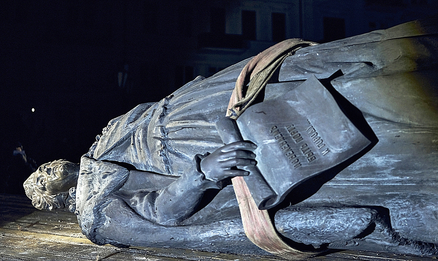El monumento a Catalina II derribado en Odesa.