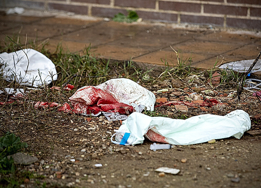 Restos de sangre en Escalona (Toledo), donde una mujer a punto de dar a luz fue asesinada.