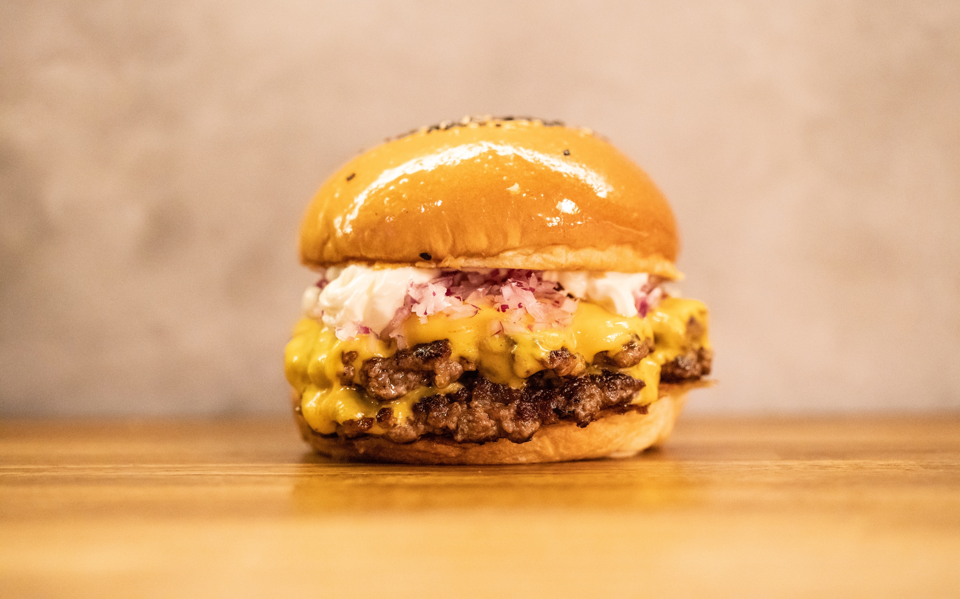 Golden, la hamburguesa de La Birra Bar, ganadora en Burger Bash 2022.