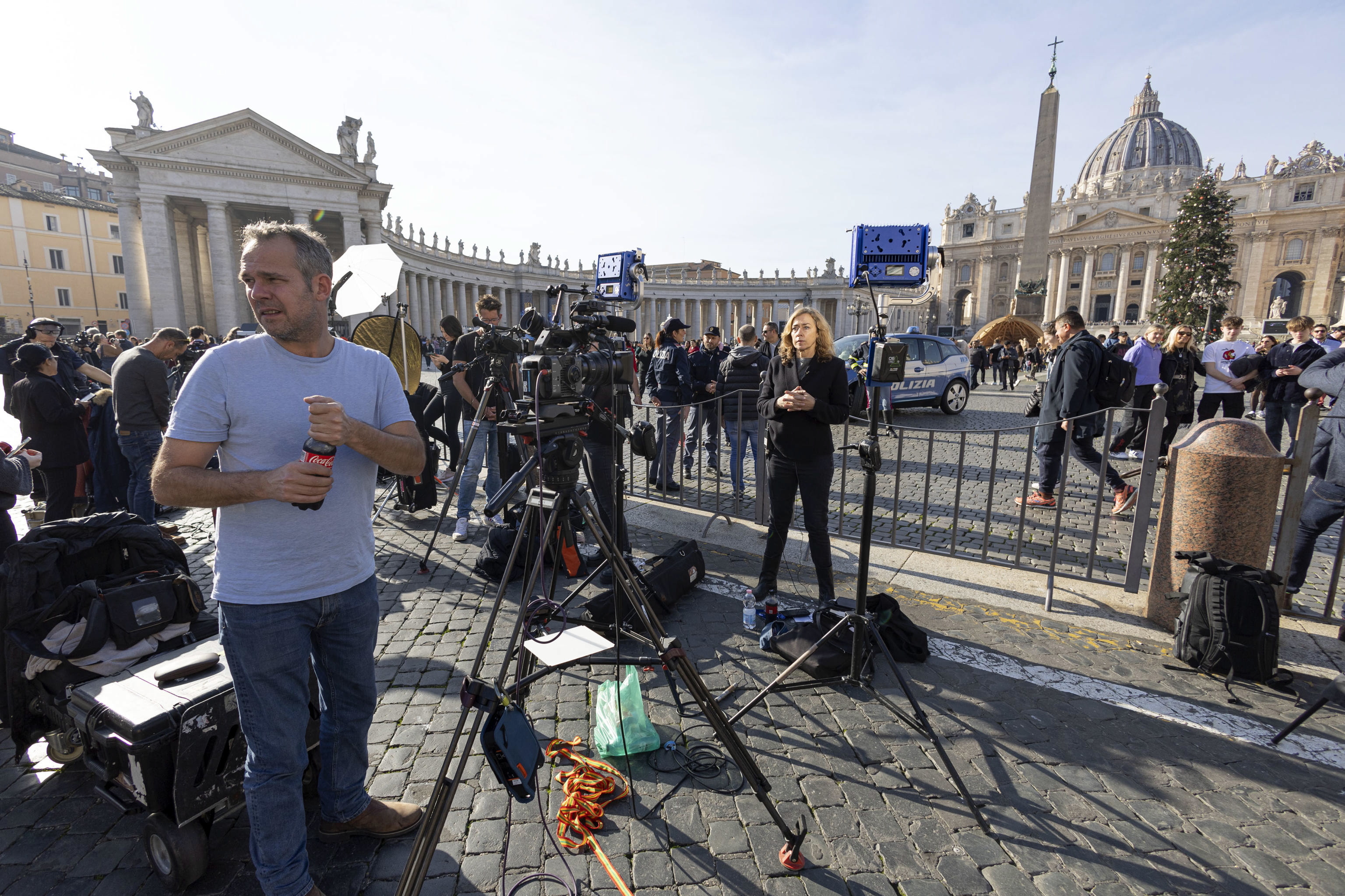 La prensa en la plaza de San Pedro de Roma.