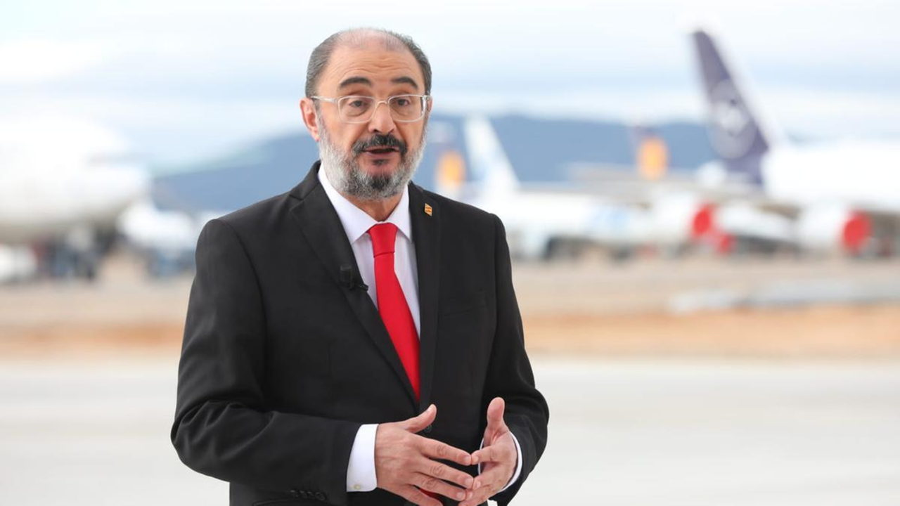 Javier Lambán, durante su discurso de Fin de Año desde el aeropuerto de Teruel.