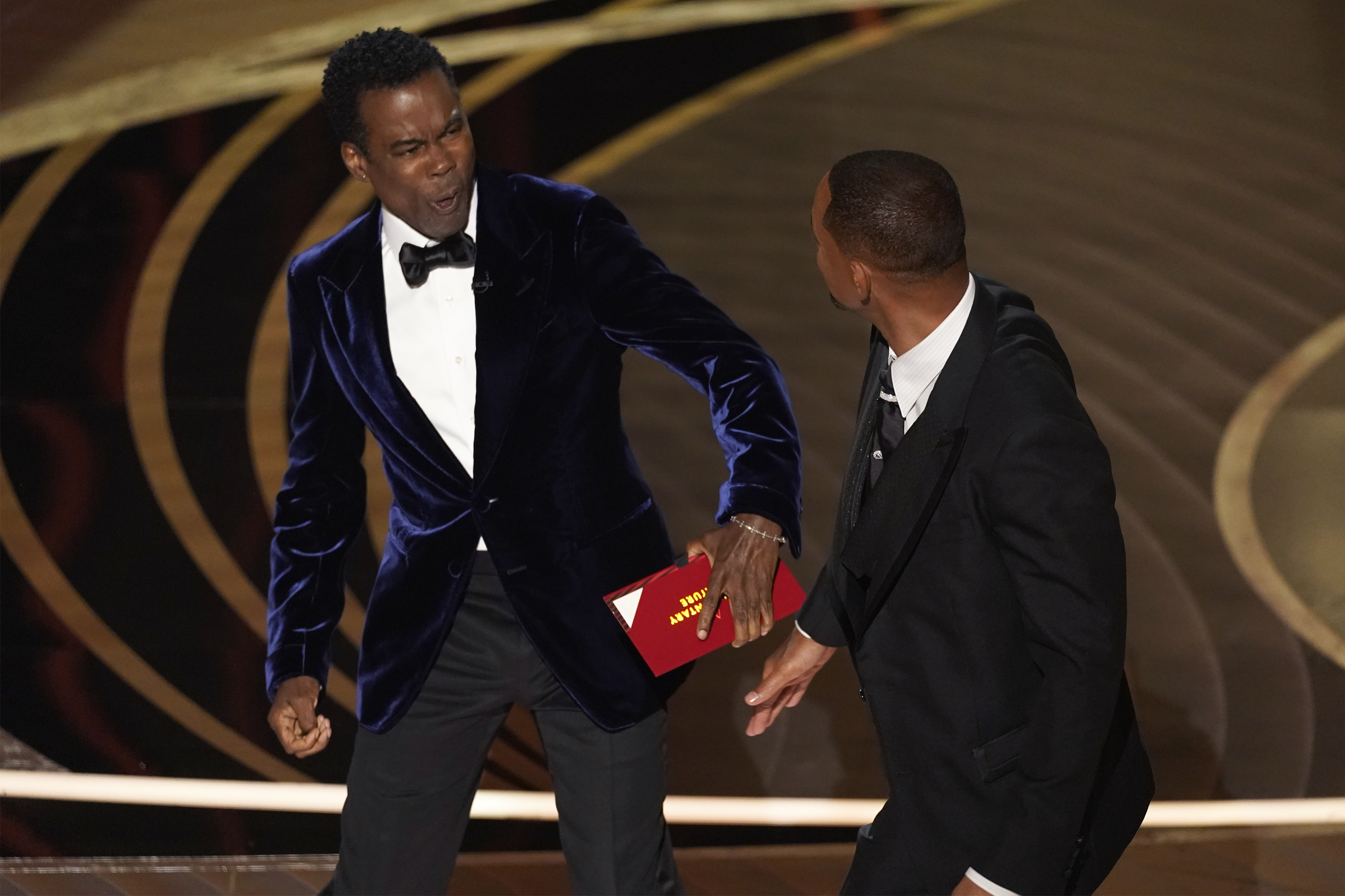 Will Smith tras golpear a Chris Rock en la ceremonia de los Oscar.