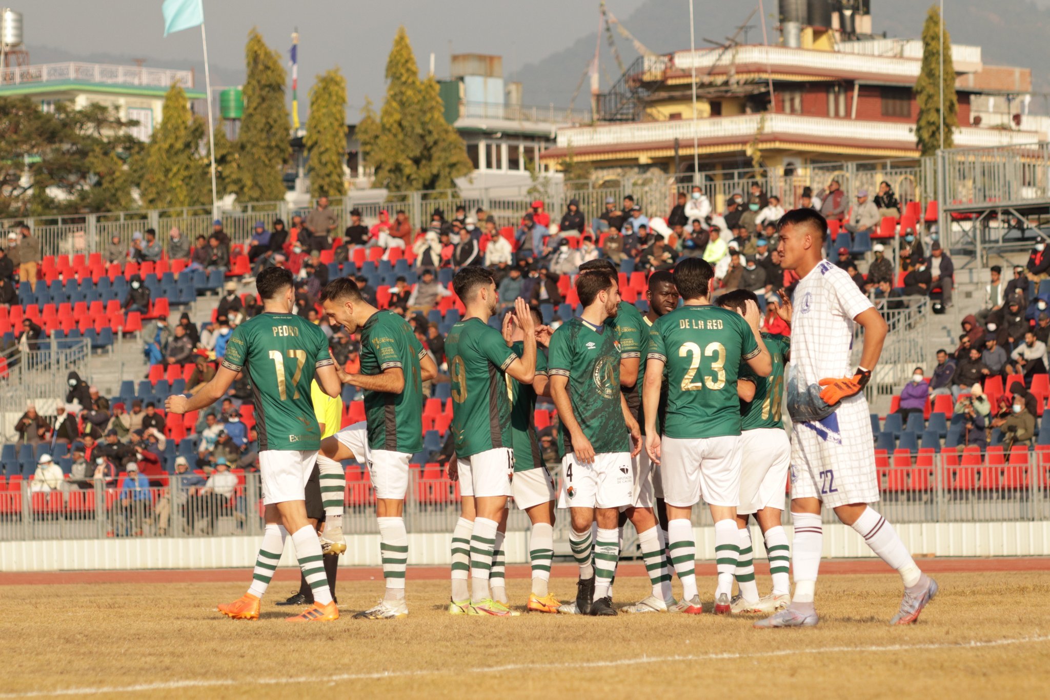 Los jugadores del Cacereño, durante un partido en Nepal.