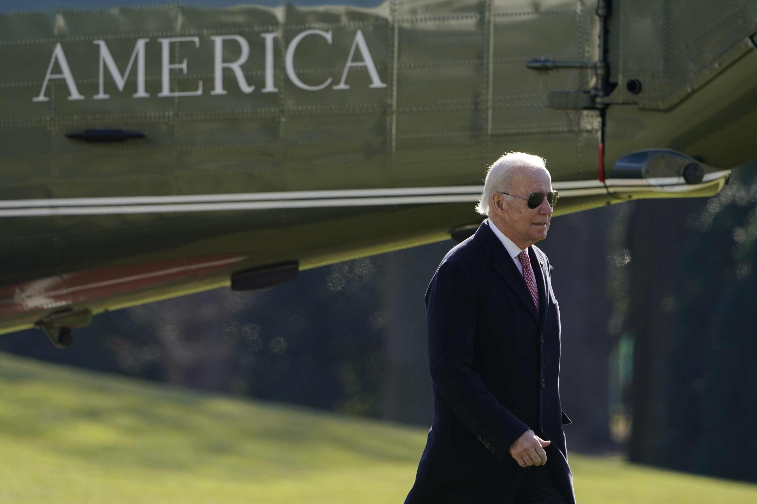 El presidente Joe Biden, tras bajar del Marine One, en Washington.
